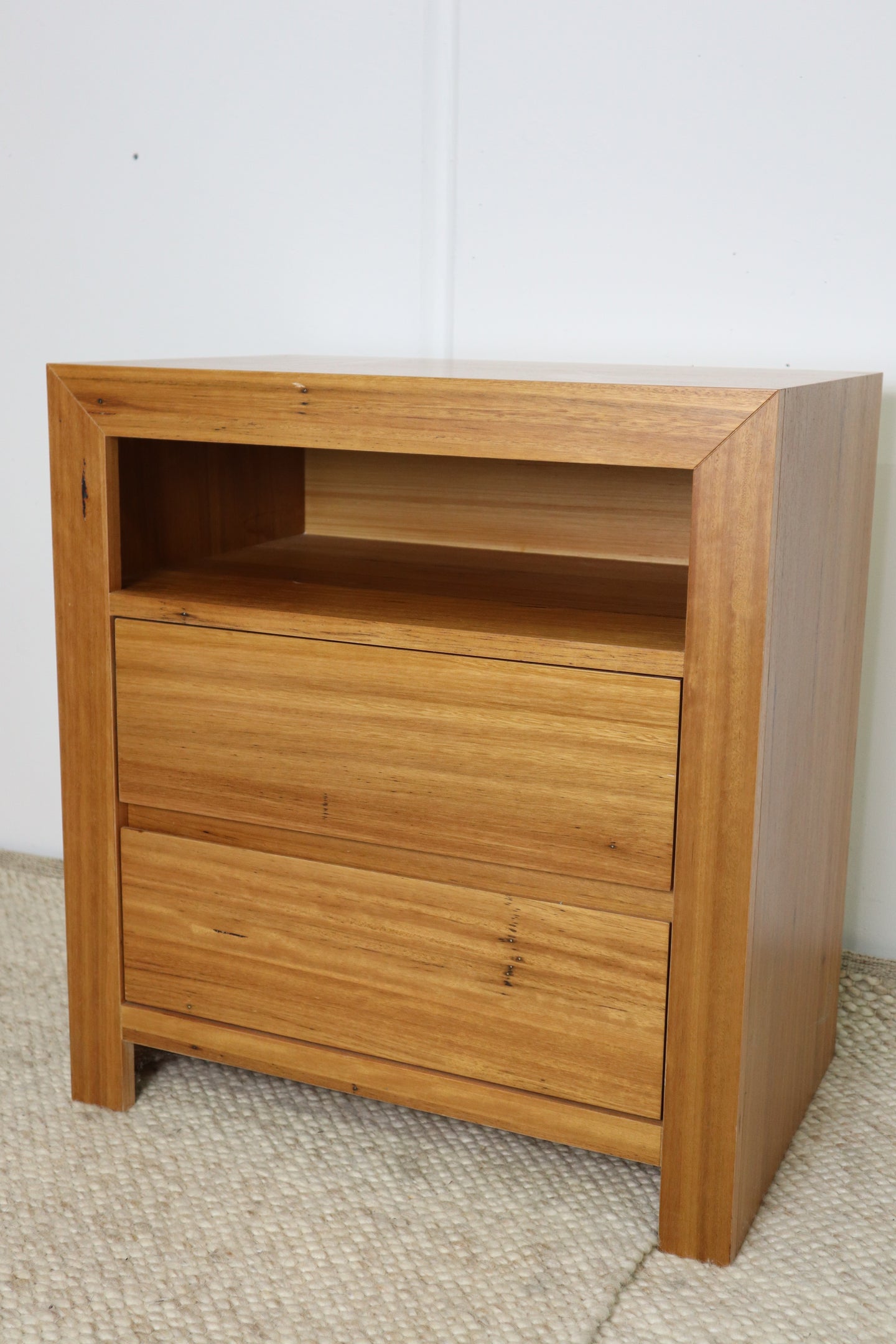HARVARD BEDSIDE TABLE