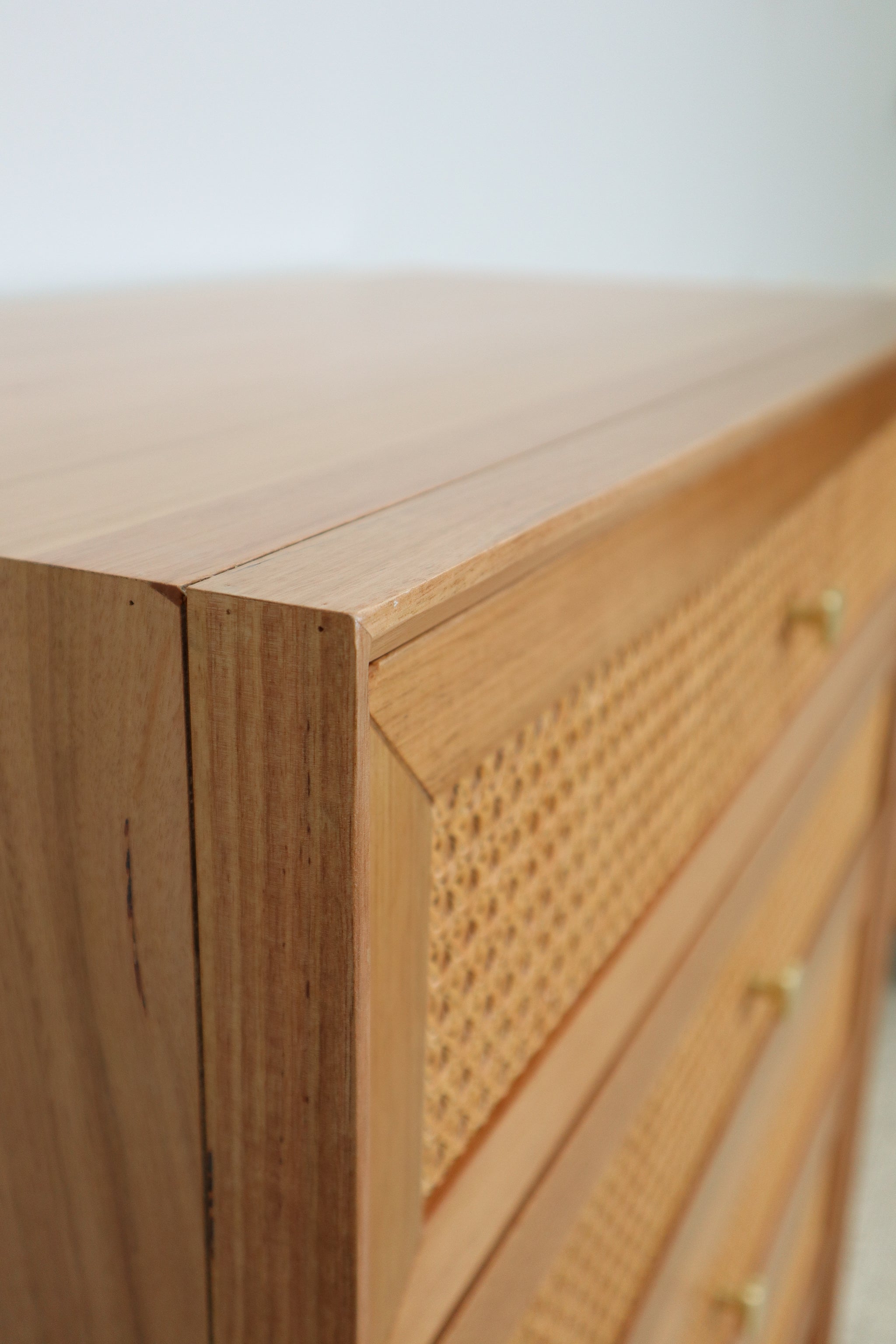 MEMPHIS BEDSIDE TABLE