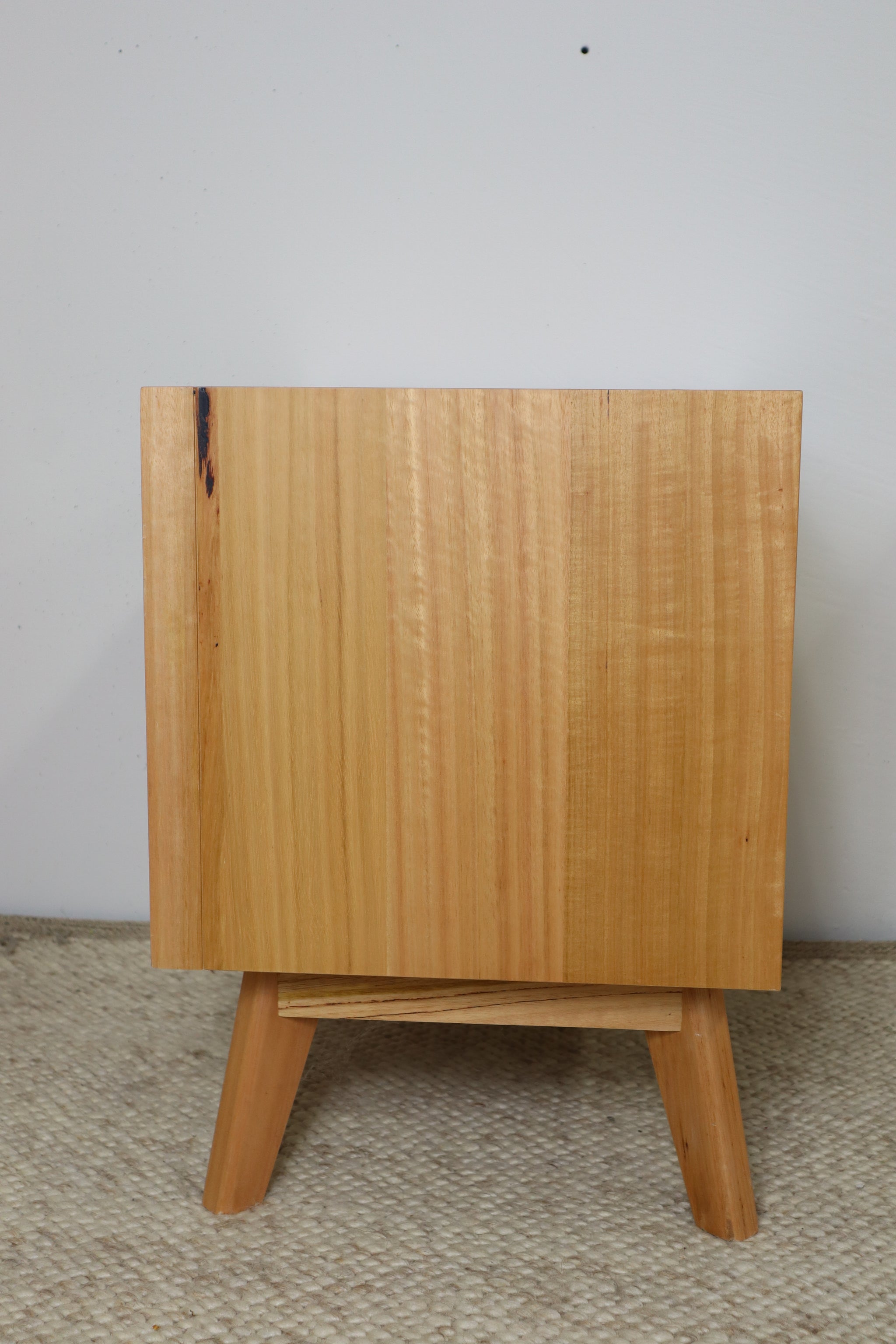 MEMPHIS BEDSIDE TABLE