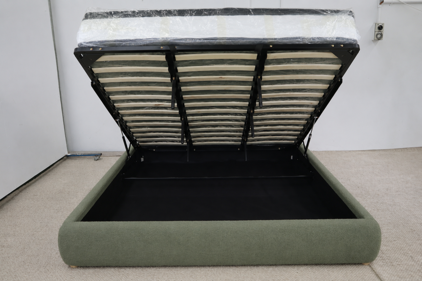 LILLY  GAS LIFT GREEN BOUCLE KING BED