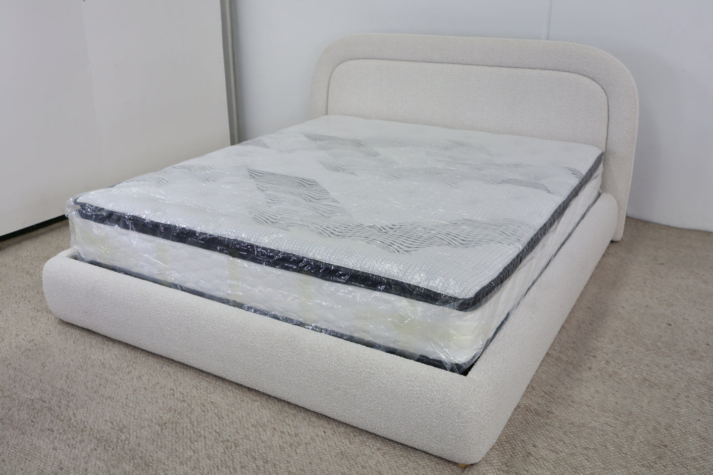 LILLY GAS LIFT NATURAL BOUCLE DOUBLE BED