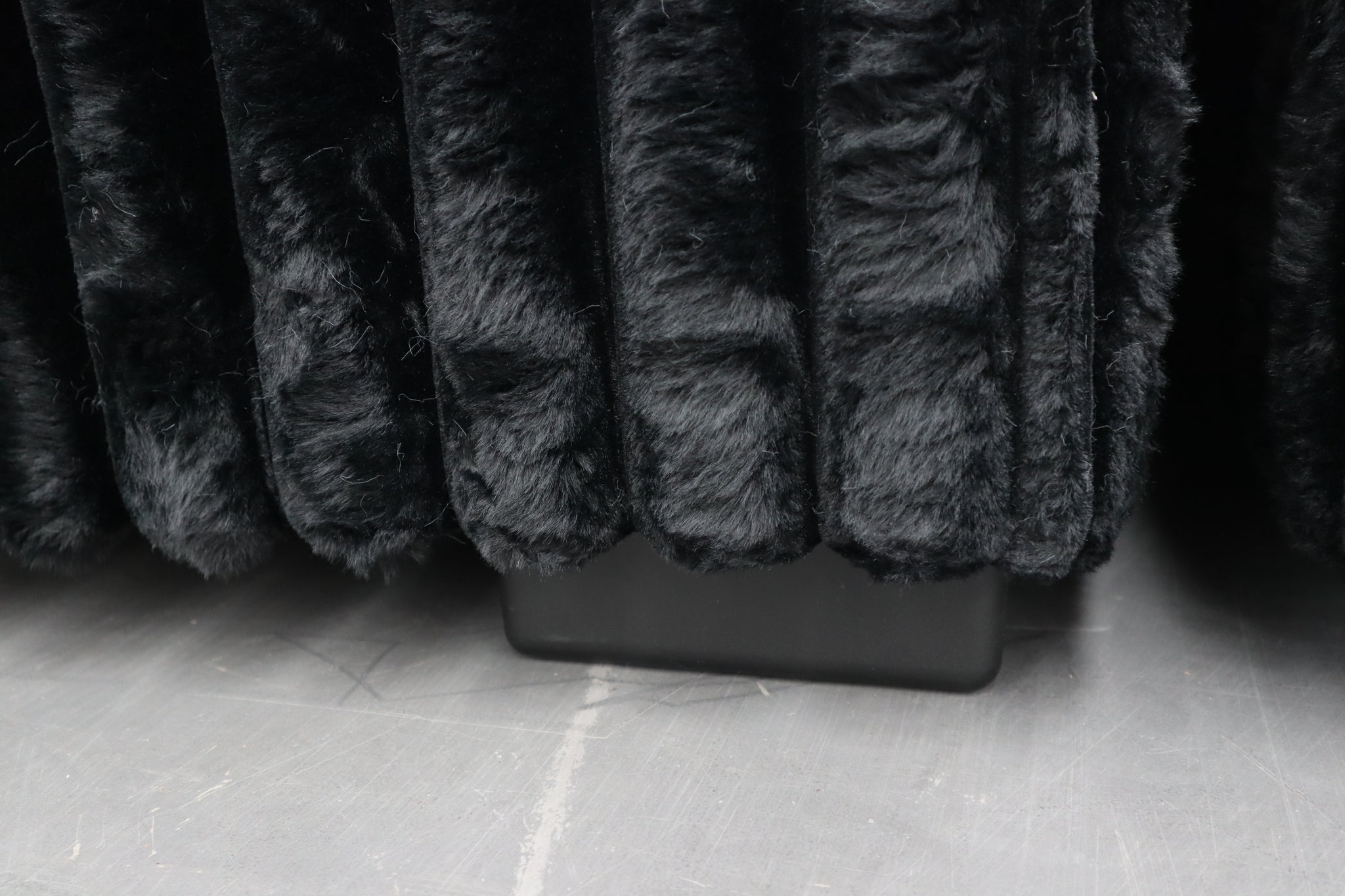 EVE BLACK FAUX FUR LOVESEAT