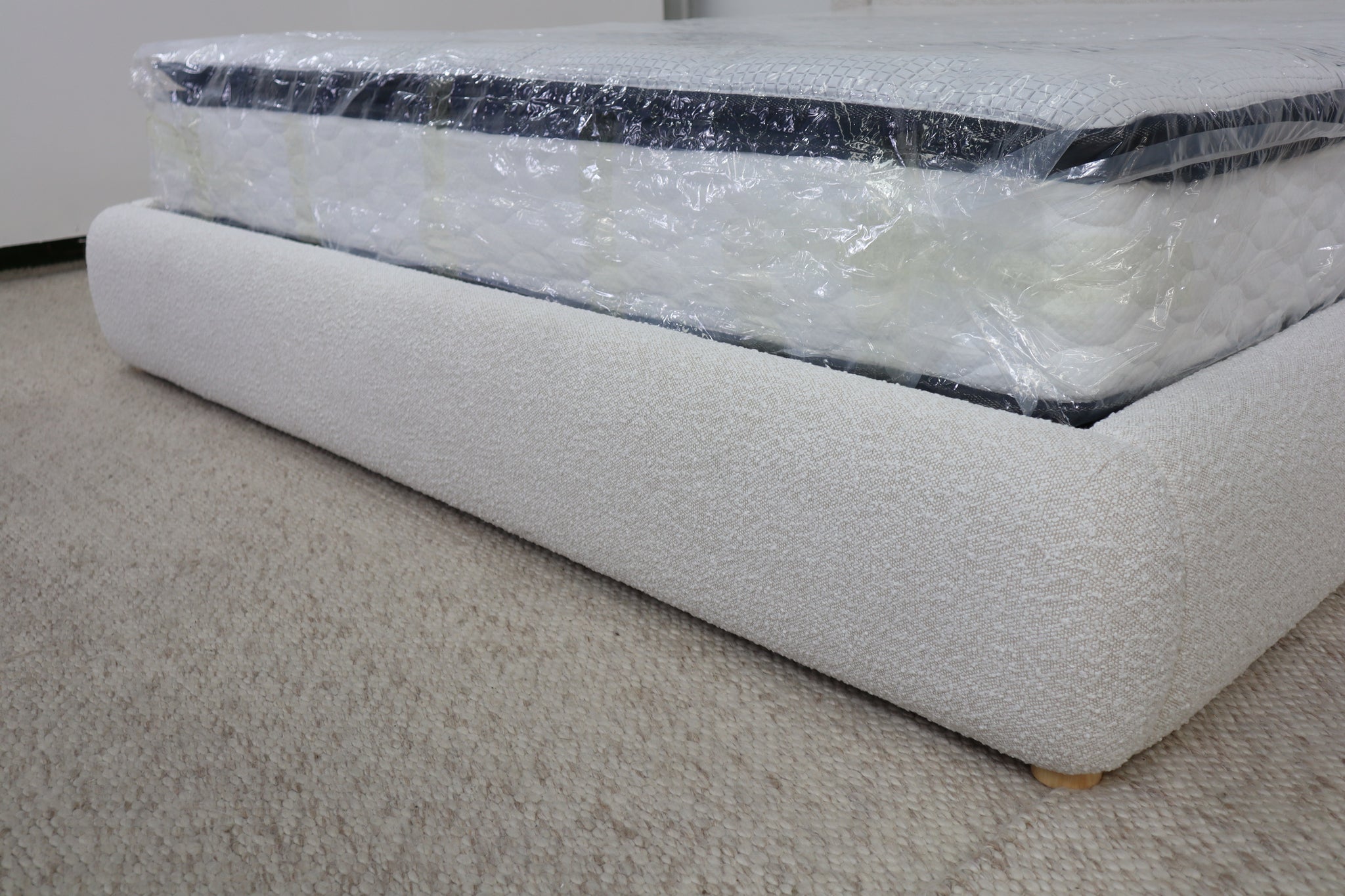 LILLY GAS LIFT NATURAL BOUCLE DOUBLE BED