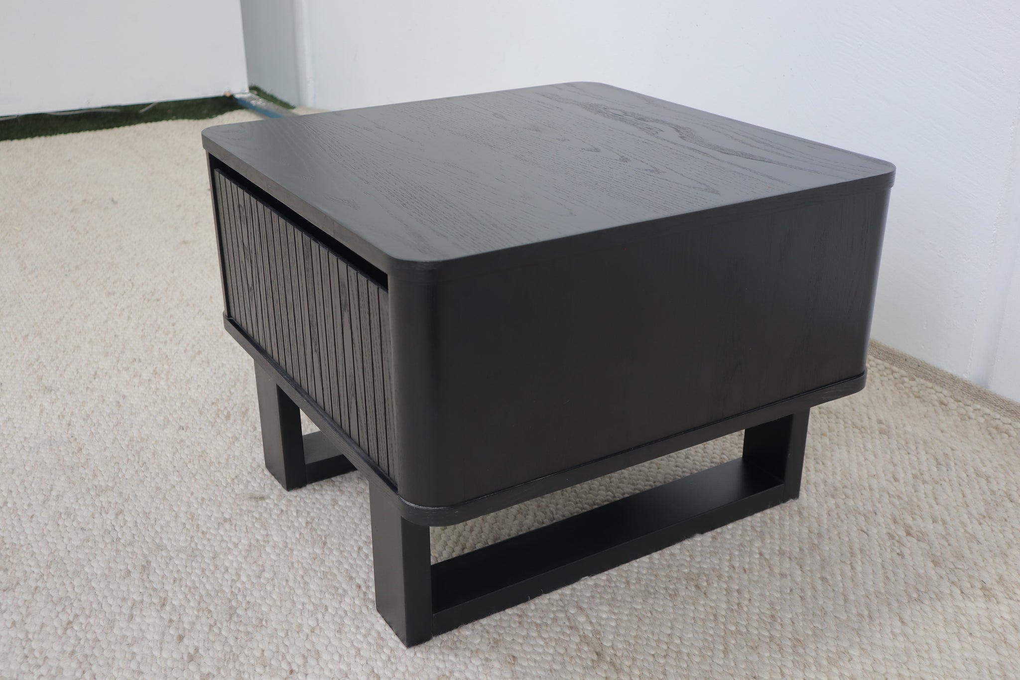 RIDGE BLACK LAMP TABLE