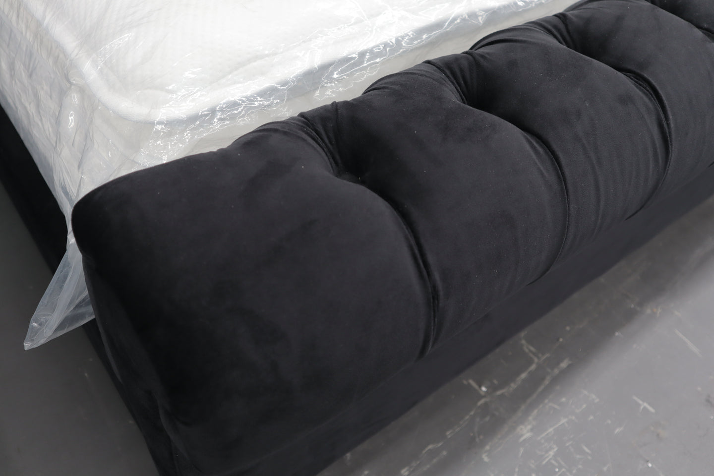 SAVANNAH BLACK KING BED