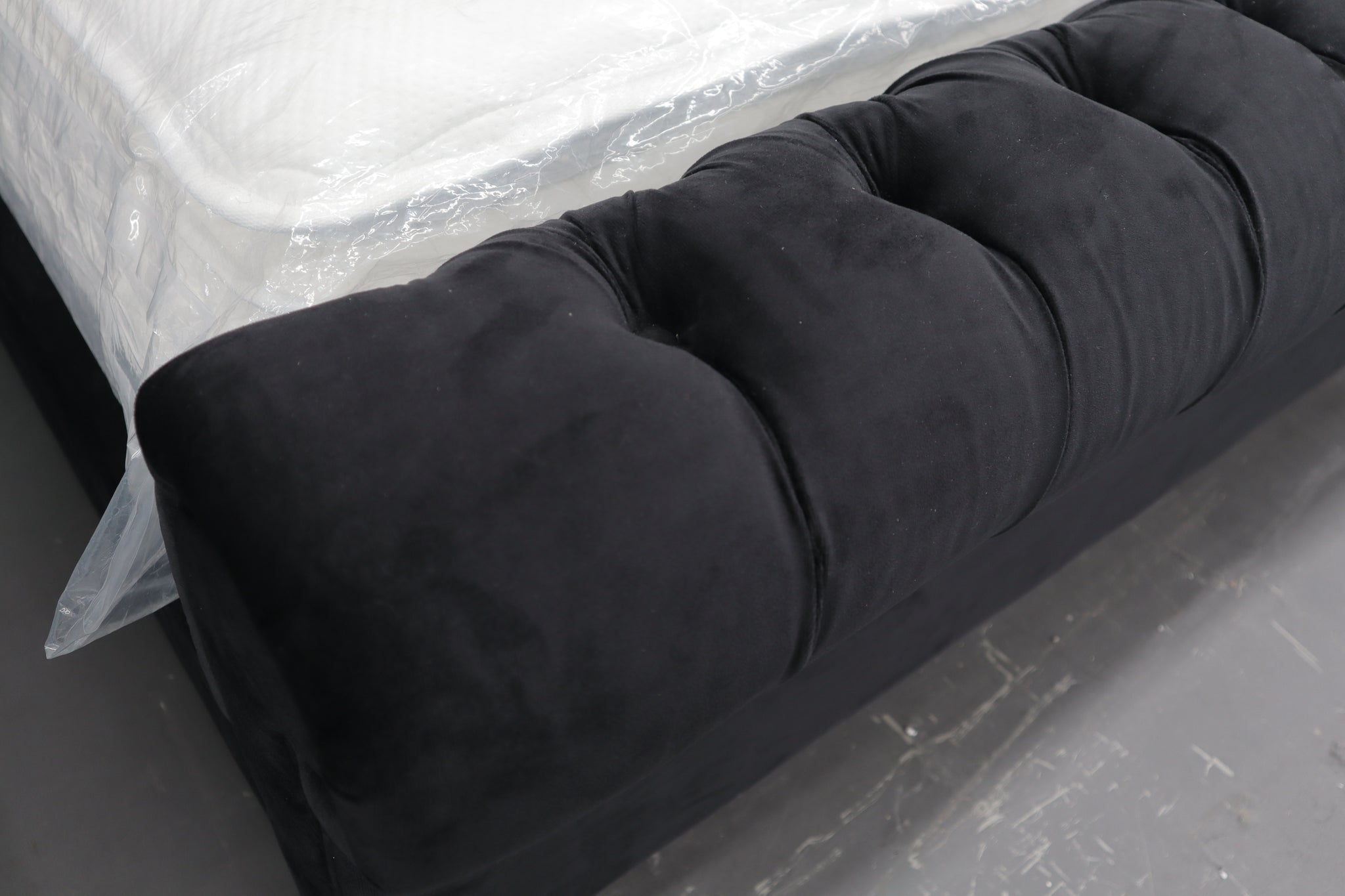 SAVANNAH BLACK KING BED