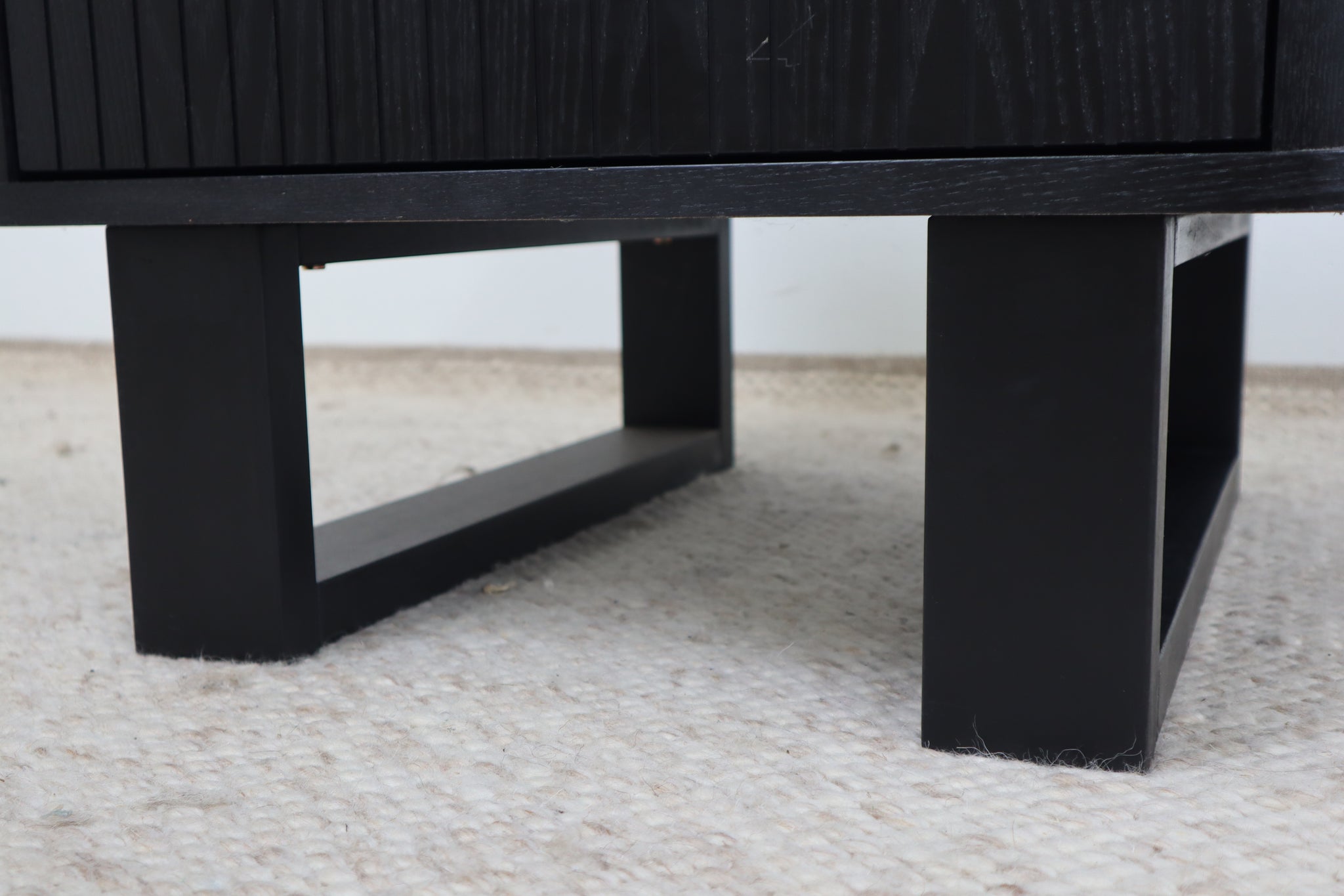 RIDGE BLACK LAMP TABLE