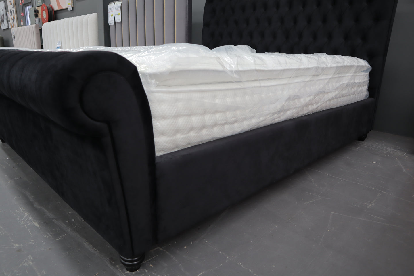 SAVANNAH BLACK QUEEN BED
