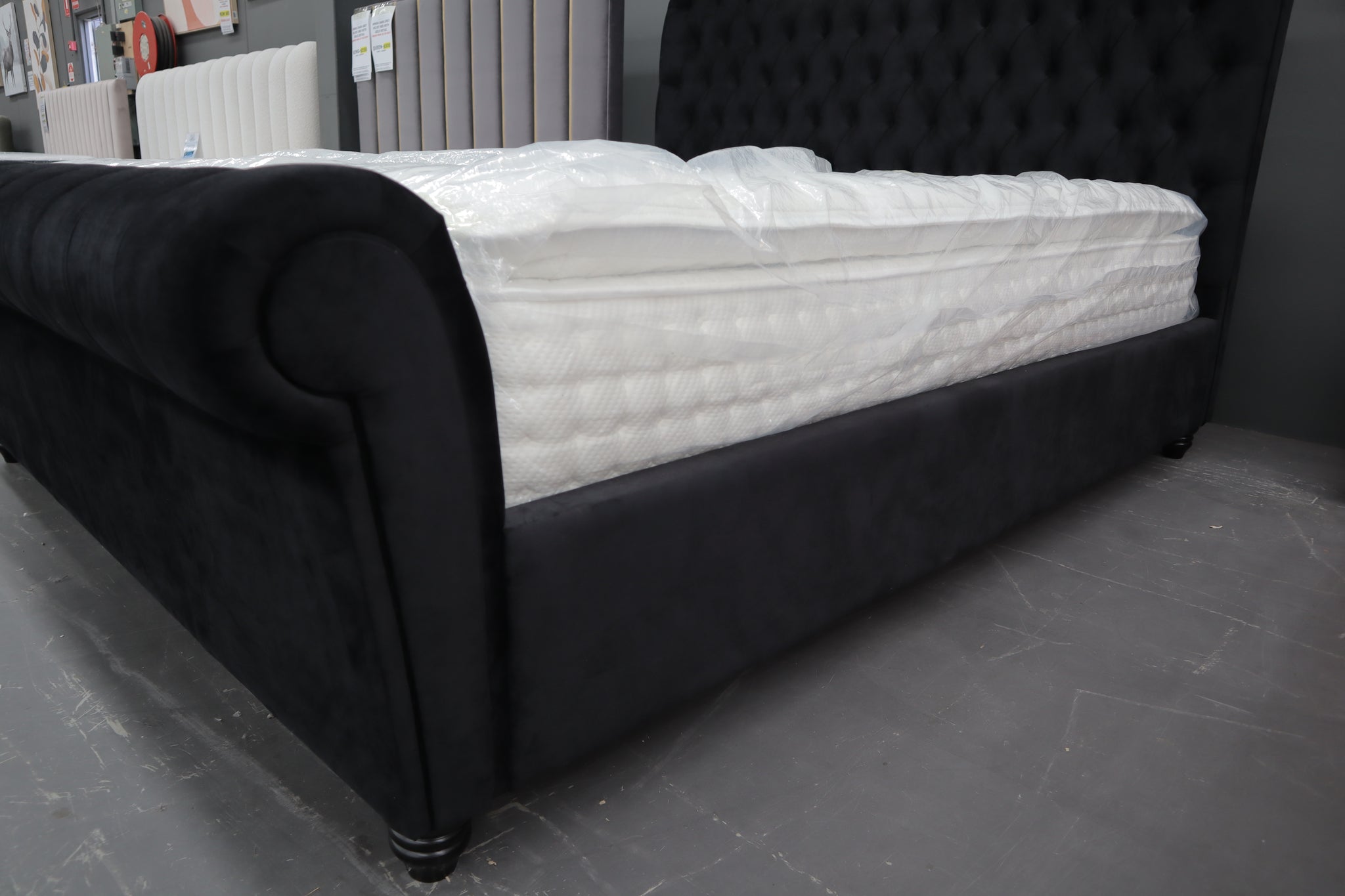 SAVANNAH BLACK KING BED