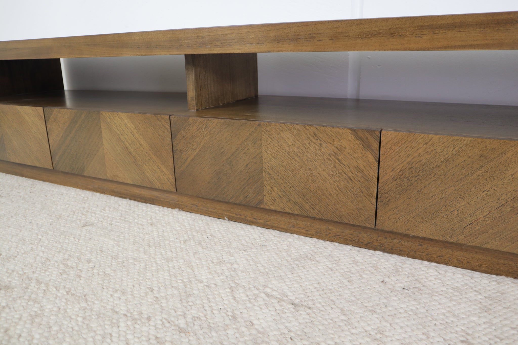 HAVANA XL ENTERTAINMENT UNIT
