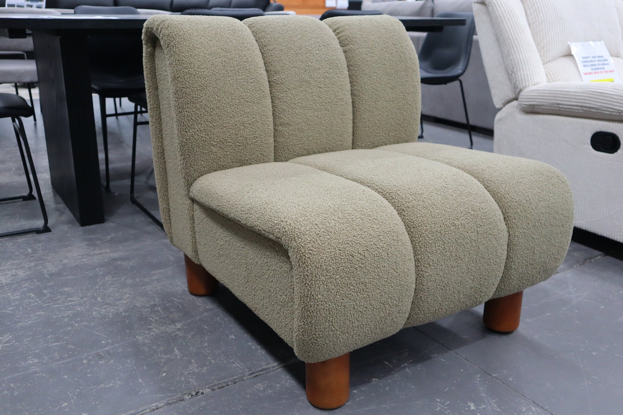 SUMMER OLIVE GREEN ARMCHAIR