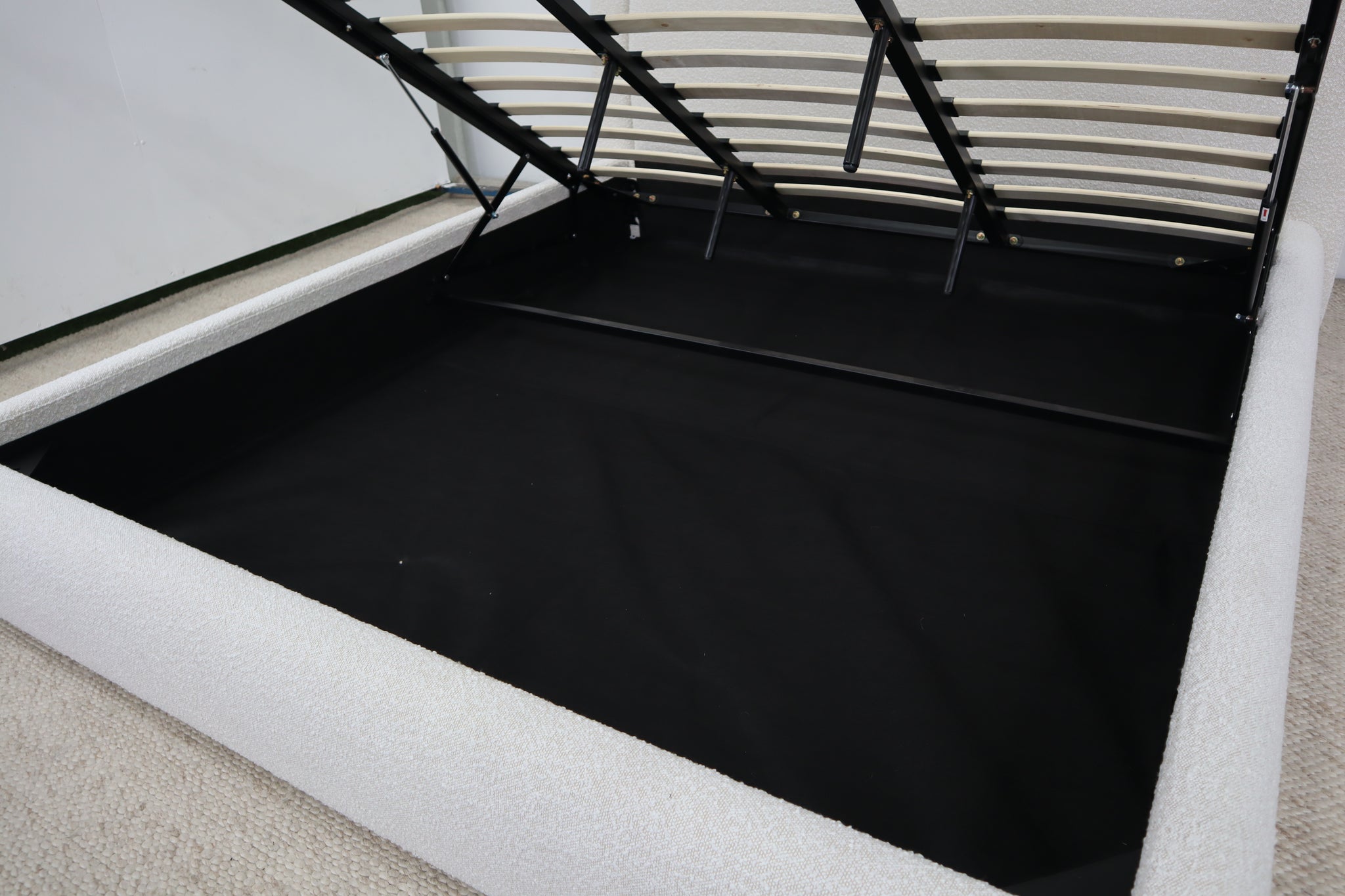 LILLY GAS LIFT NATURAL BOUCLE DOUBLE BED