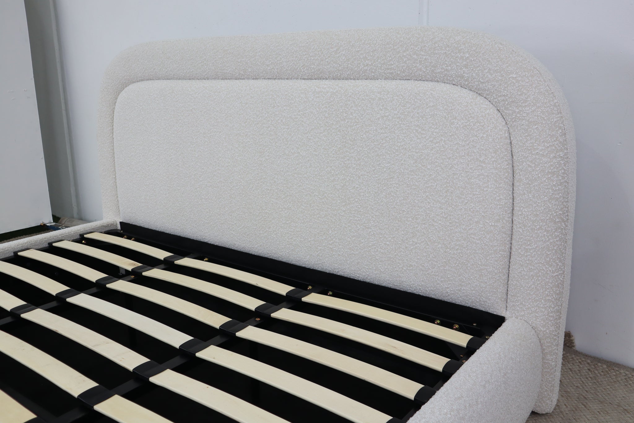 LILLY GAS LIFT NATURAL BOUCLE DOUBLE BED