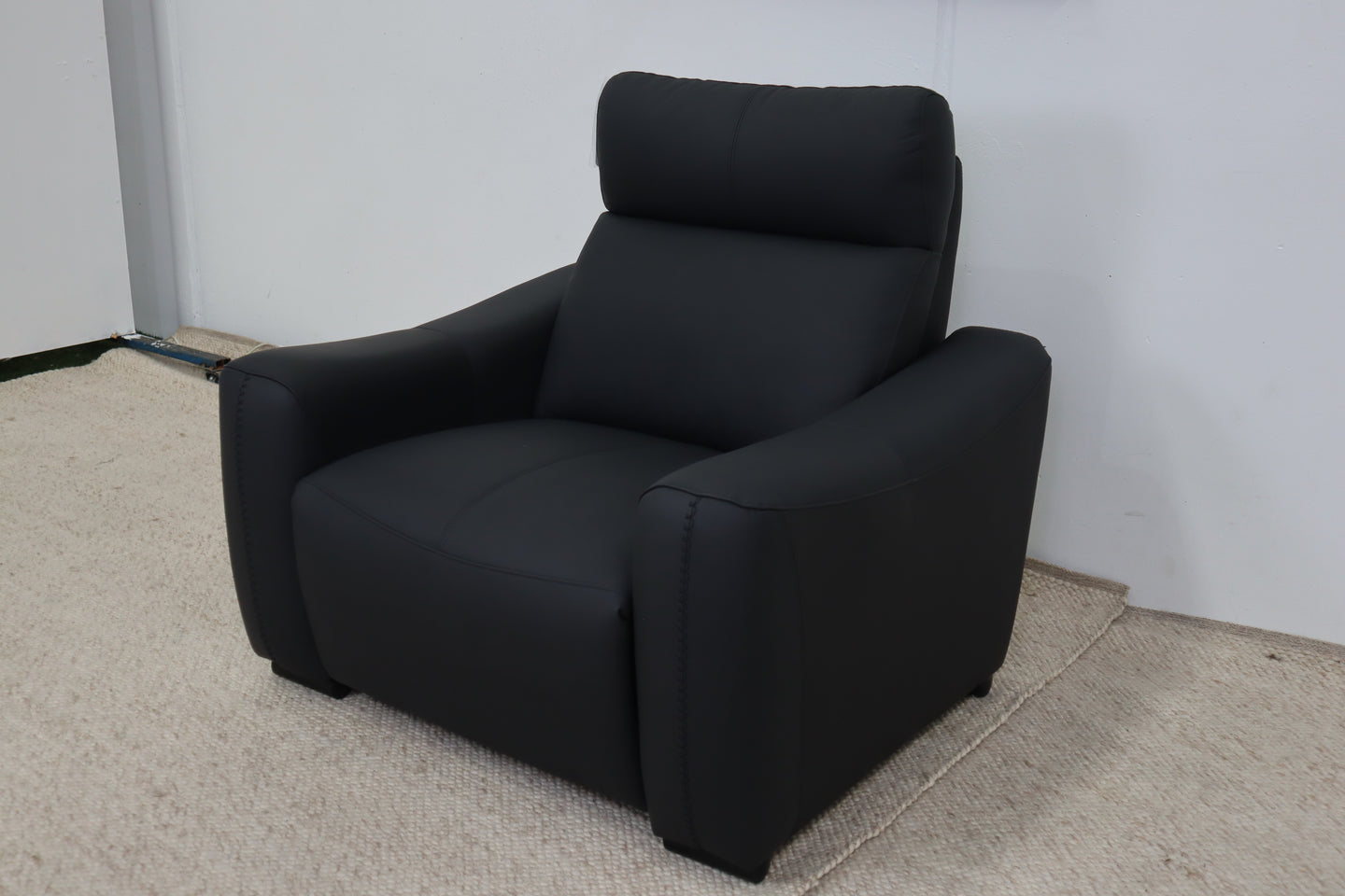 ASPEN BLACK LEATHER RECLINER