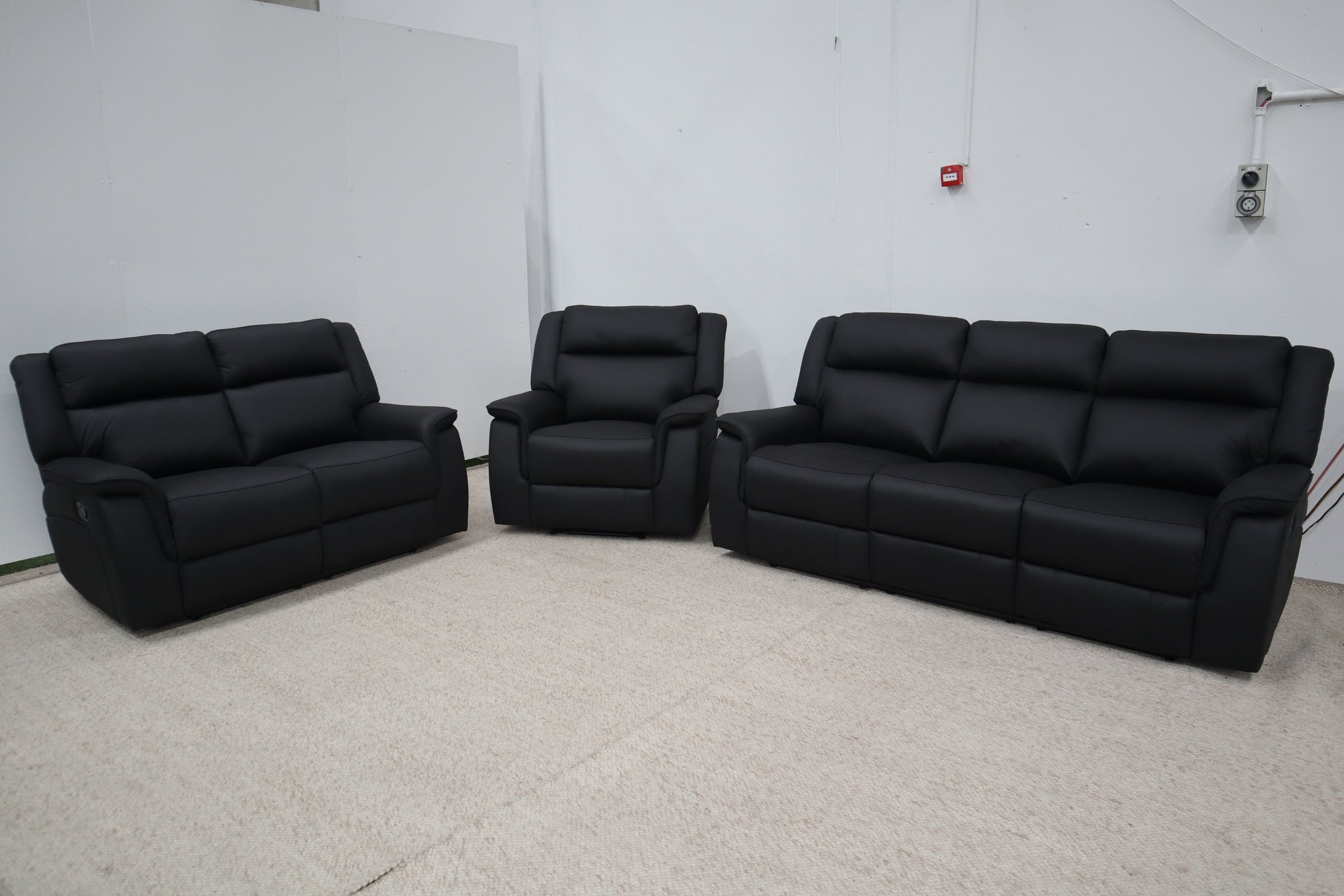 EMMA BLACK RECLINER