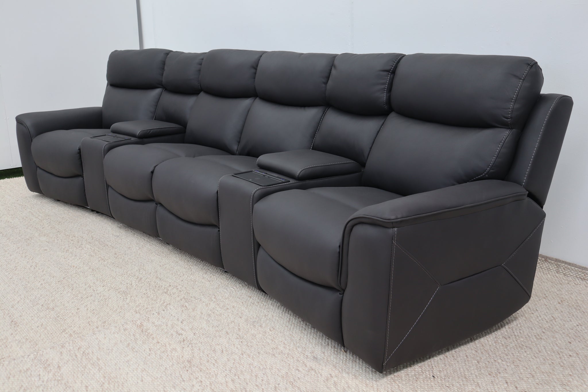 MADDEN BLACK THEATRE LOUNGE