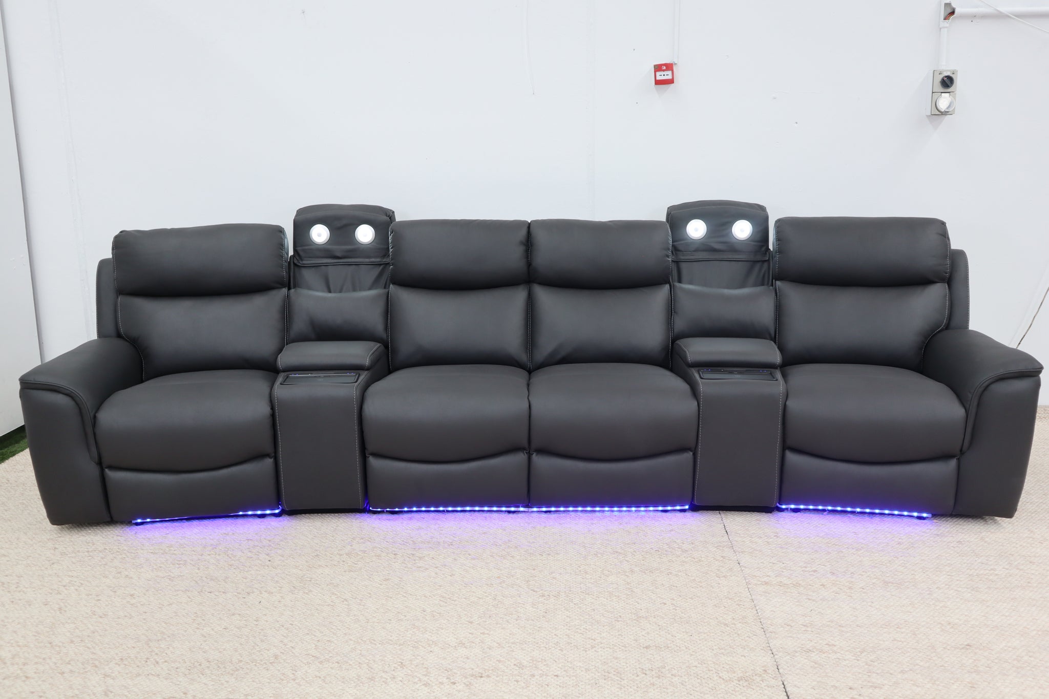 MADDEN BLACK THEATRE LOUNGE