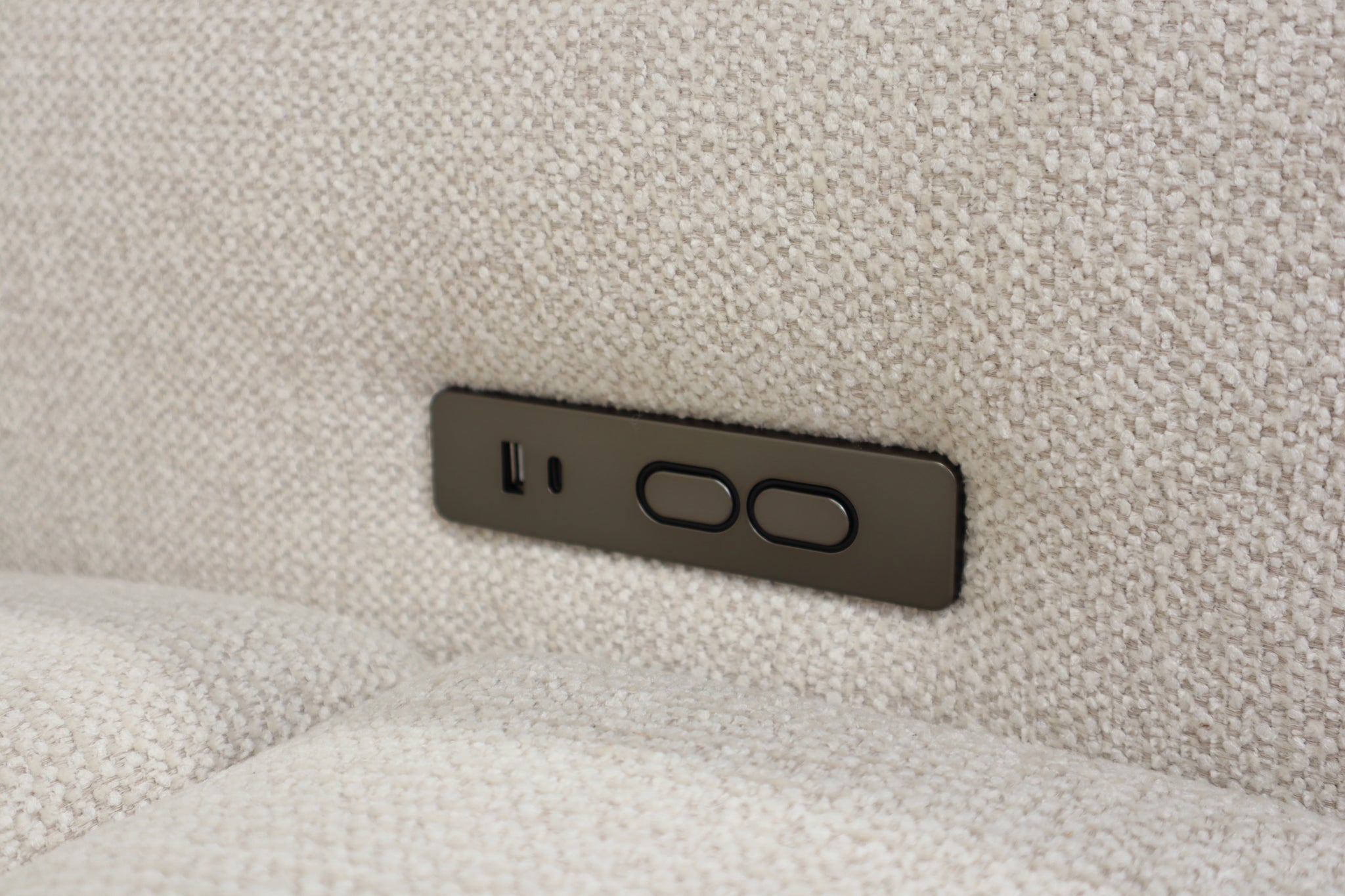 HUGO LIGHT BEIGE 2.5 SEATER