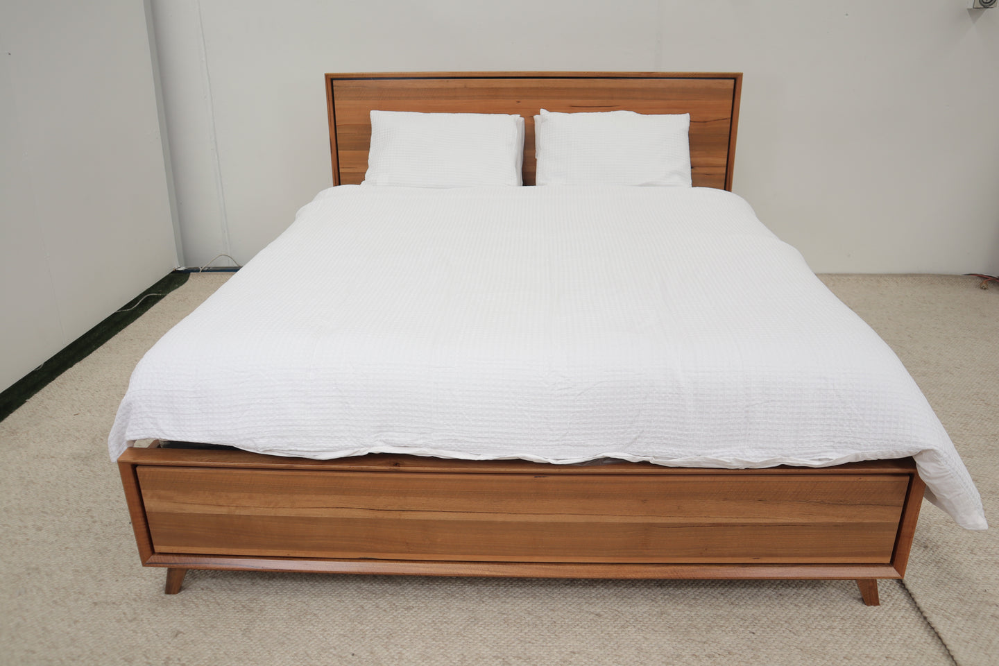 VALENTINA QUEEN BED