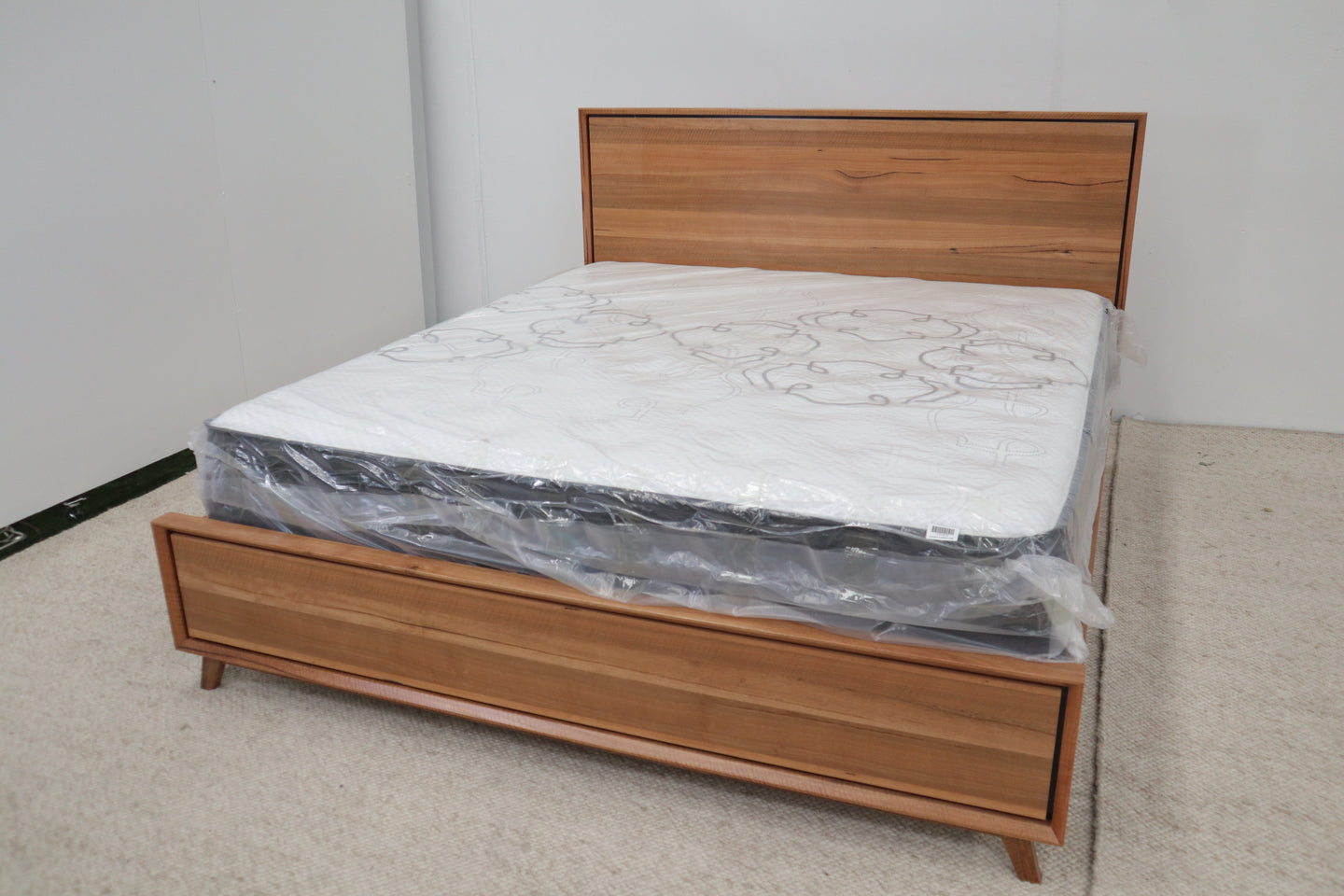 VALENTINA QUEEN BED