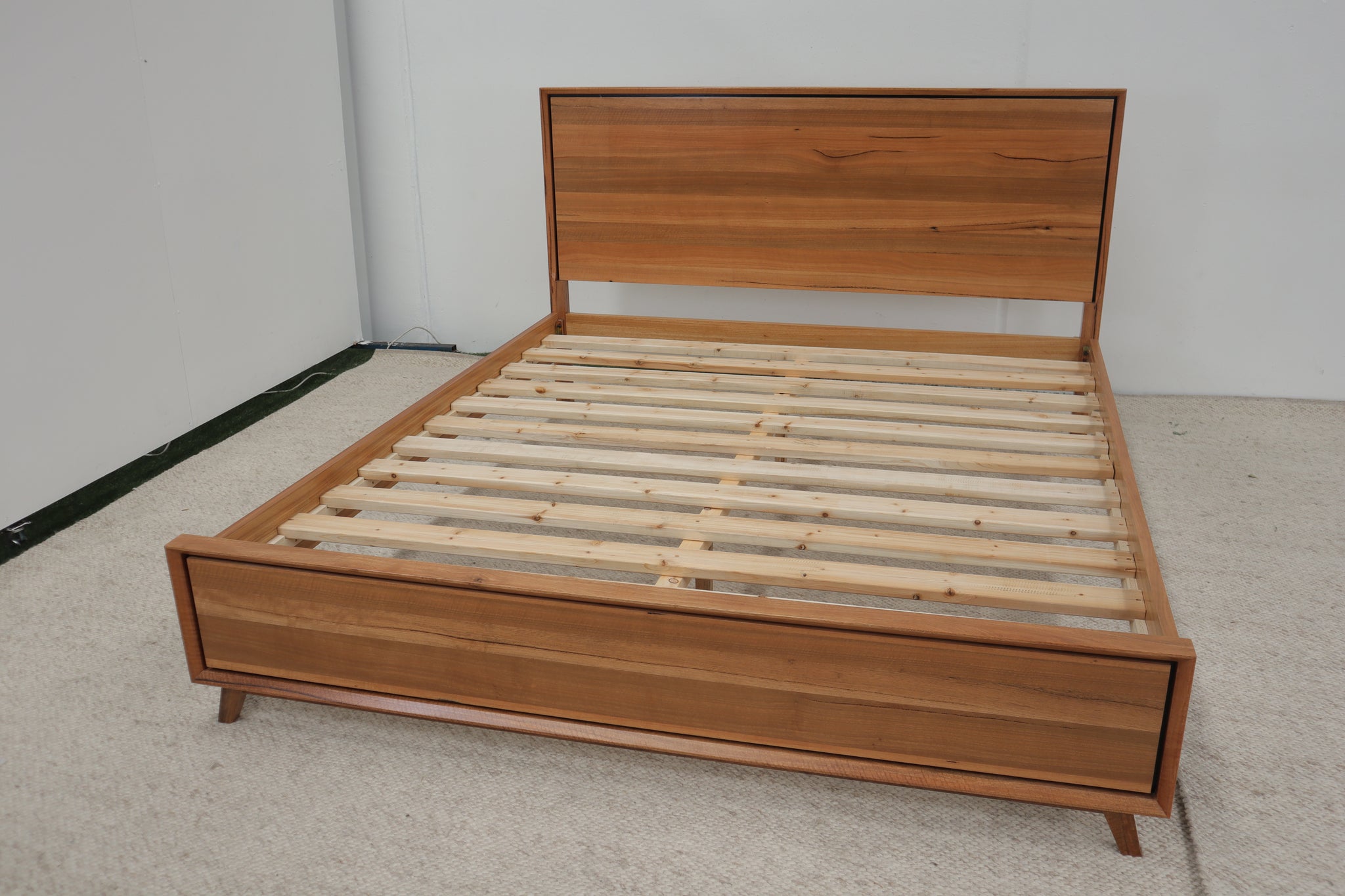 VALENTINA QUEEN BED