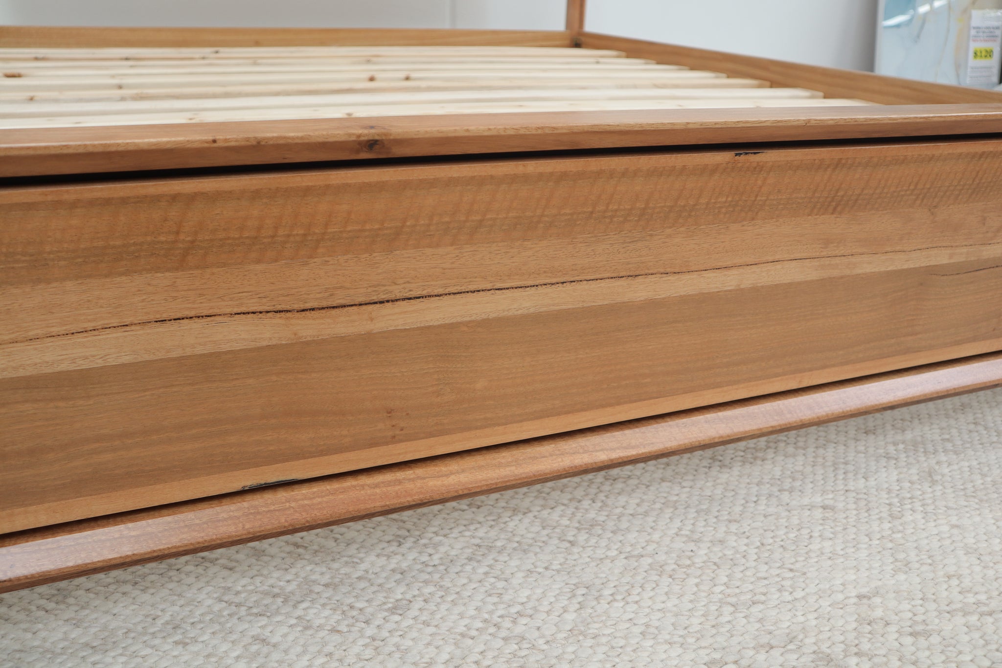 VALENTINA TIMBER KING BED