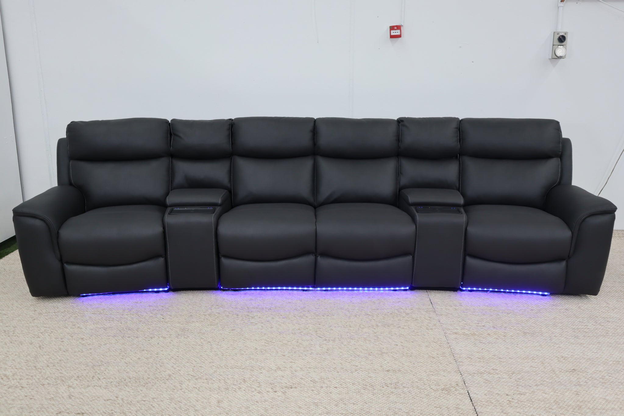 MADDEN BLACK THEATRE LOUNGE
