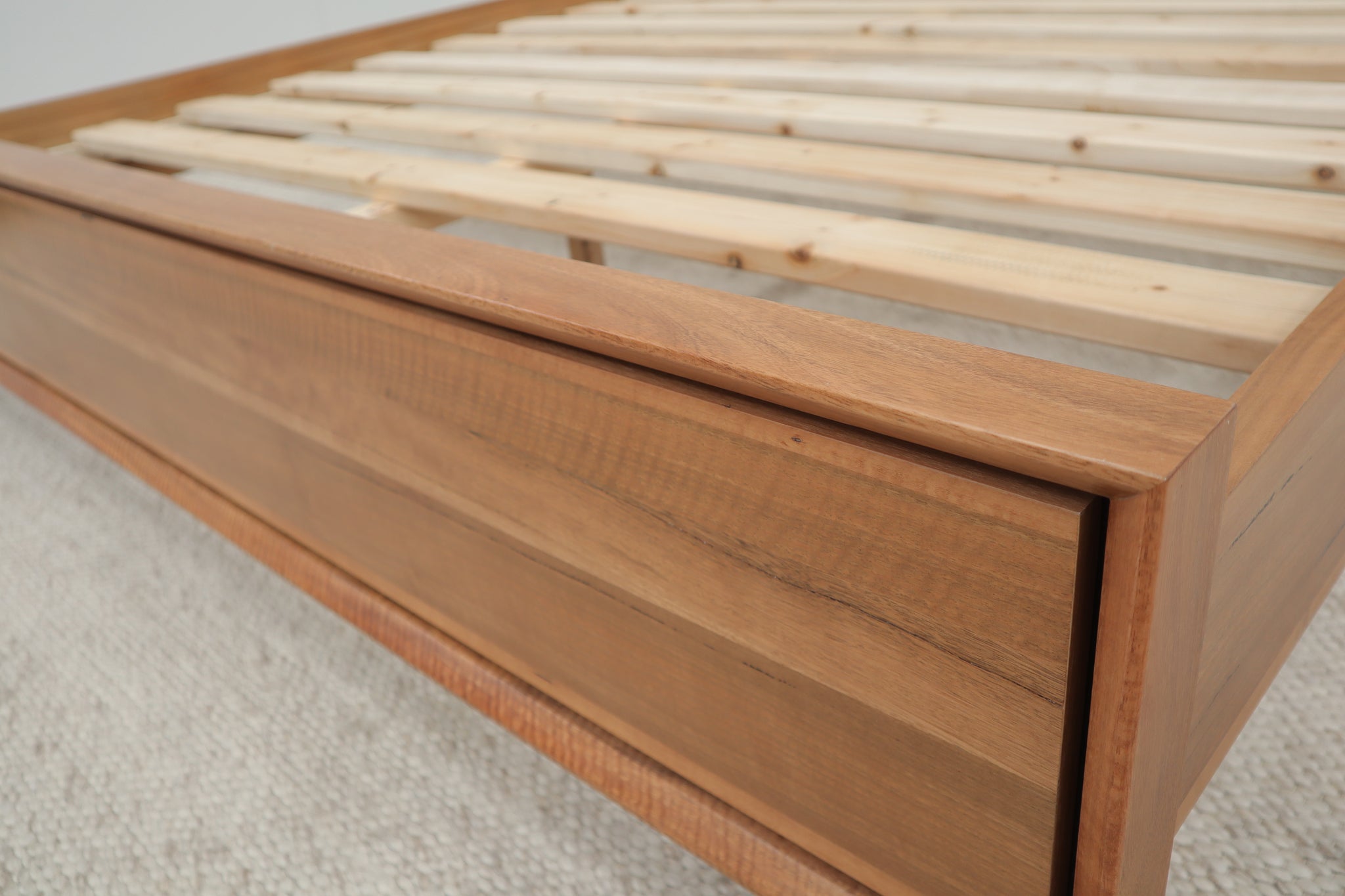 VALENTINA TIMBER KING BED