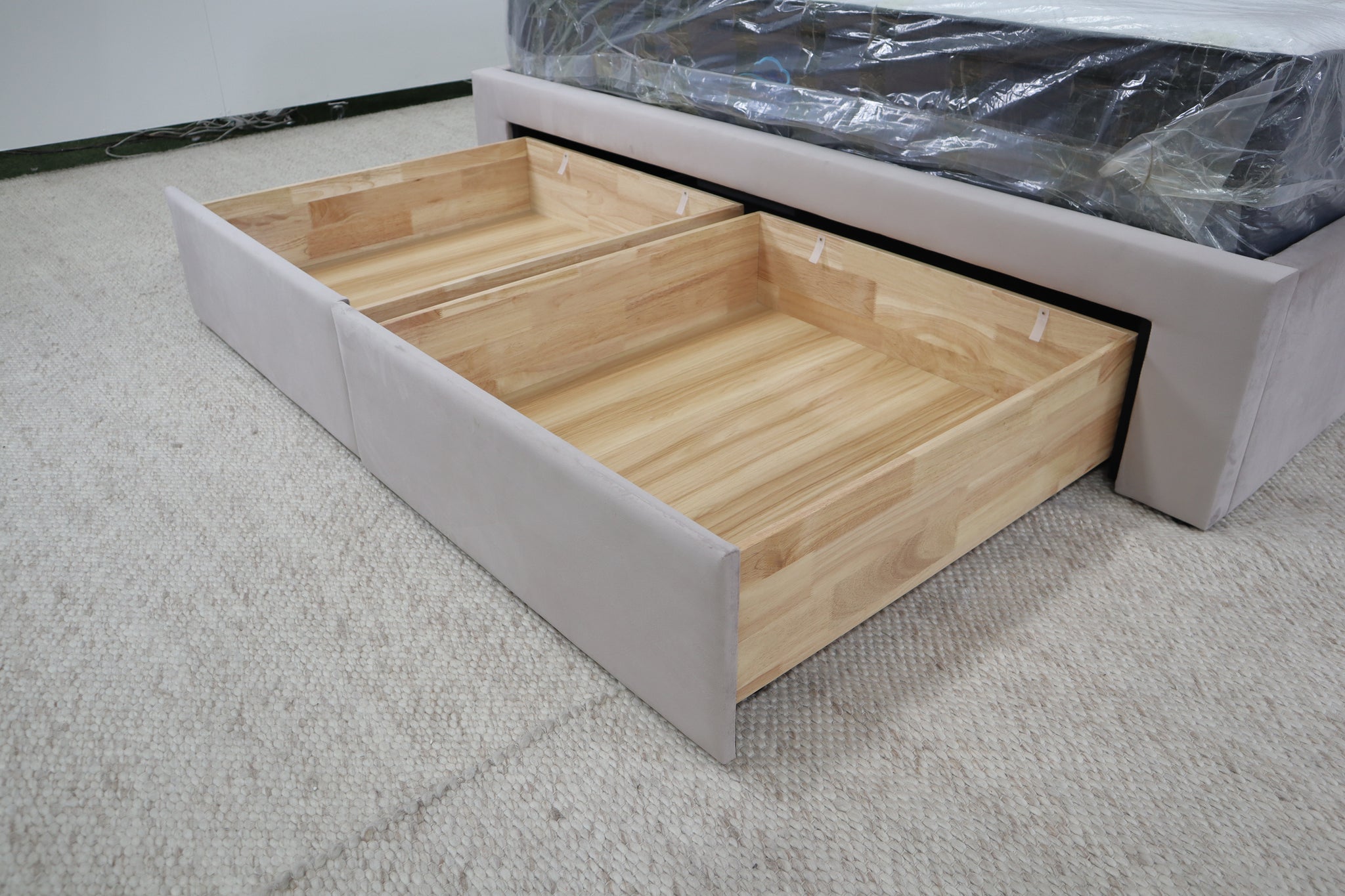 SOPHIA CHAMPAGNE VELVET QUEEN BED