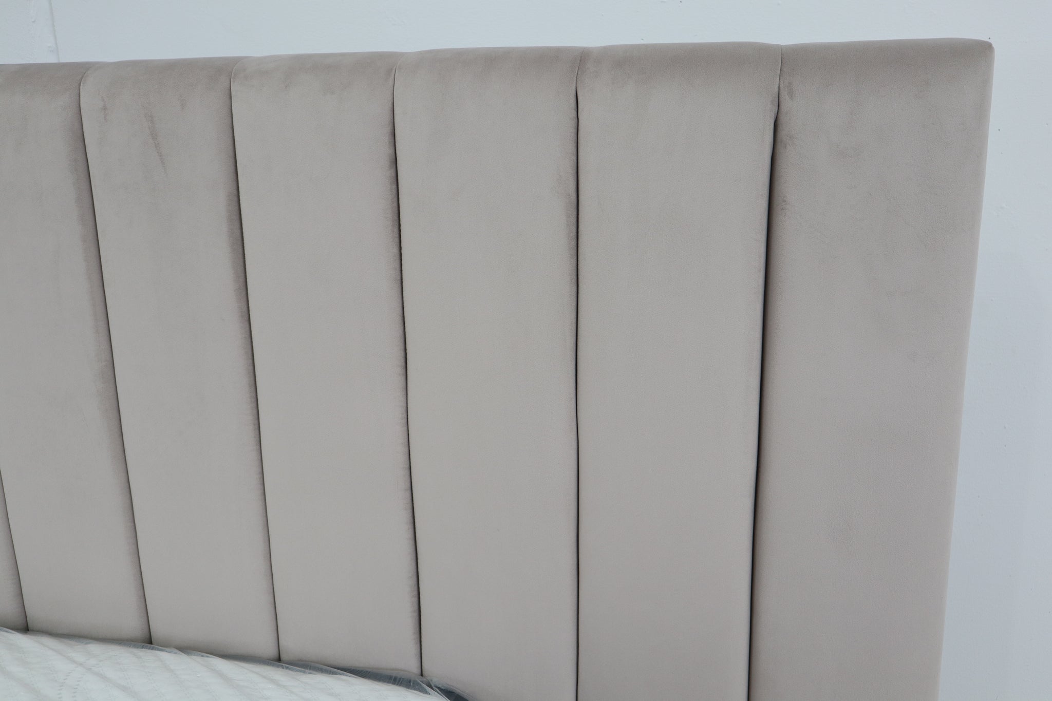 SOPHIA CHAMPAGNE VELVET QUEEN BED