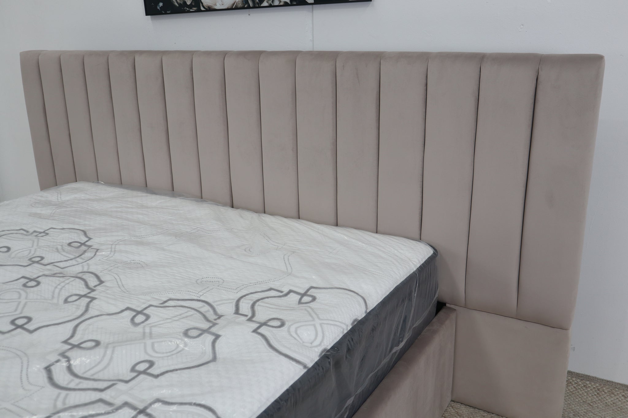 SOPHIA CHAMPAGNE VELVET QUEEN BED