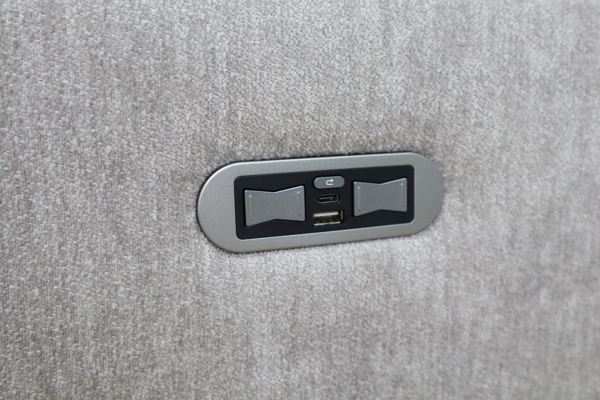 LYNX SMOKE CORNER LOUNGE