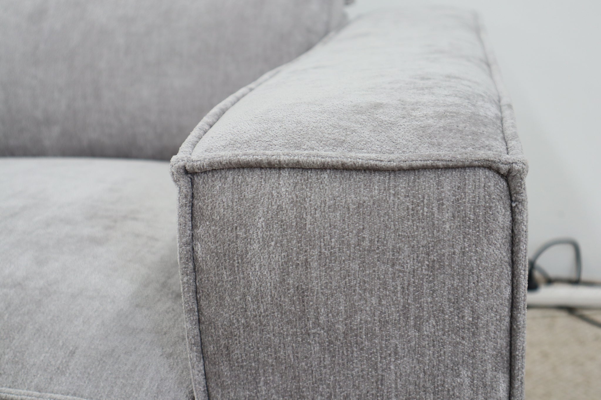 LYNX SMOKE CORNER LOUNGE