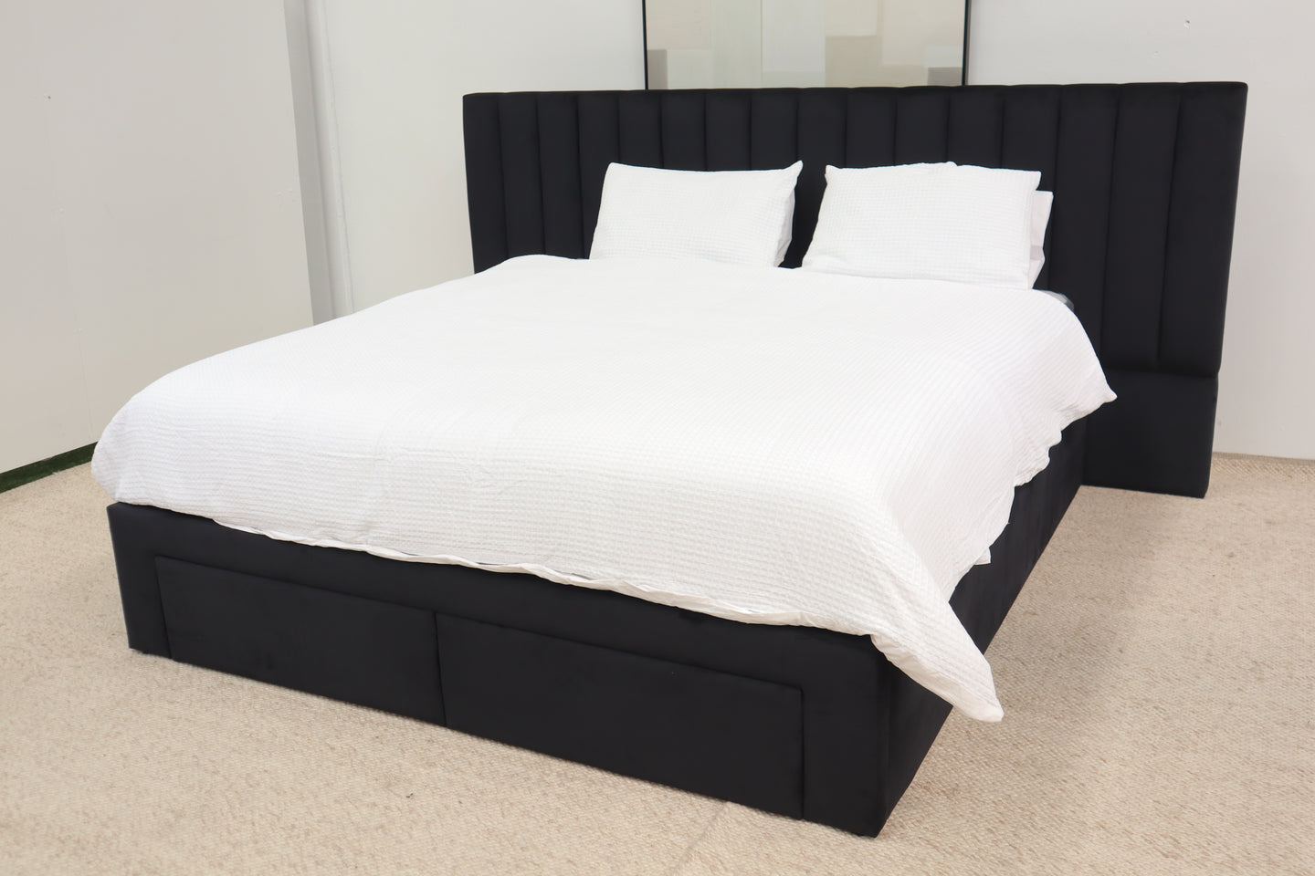 SOPHIA BLACK VELVET QUEEN BED