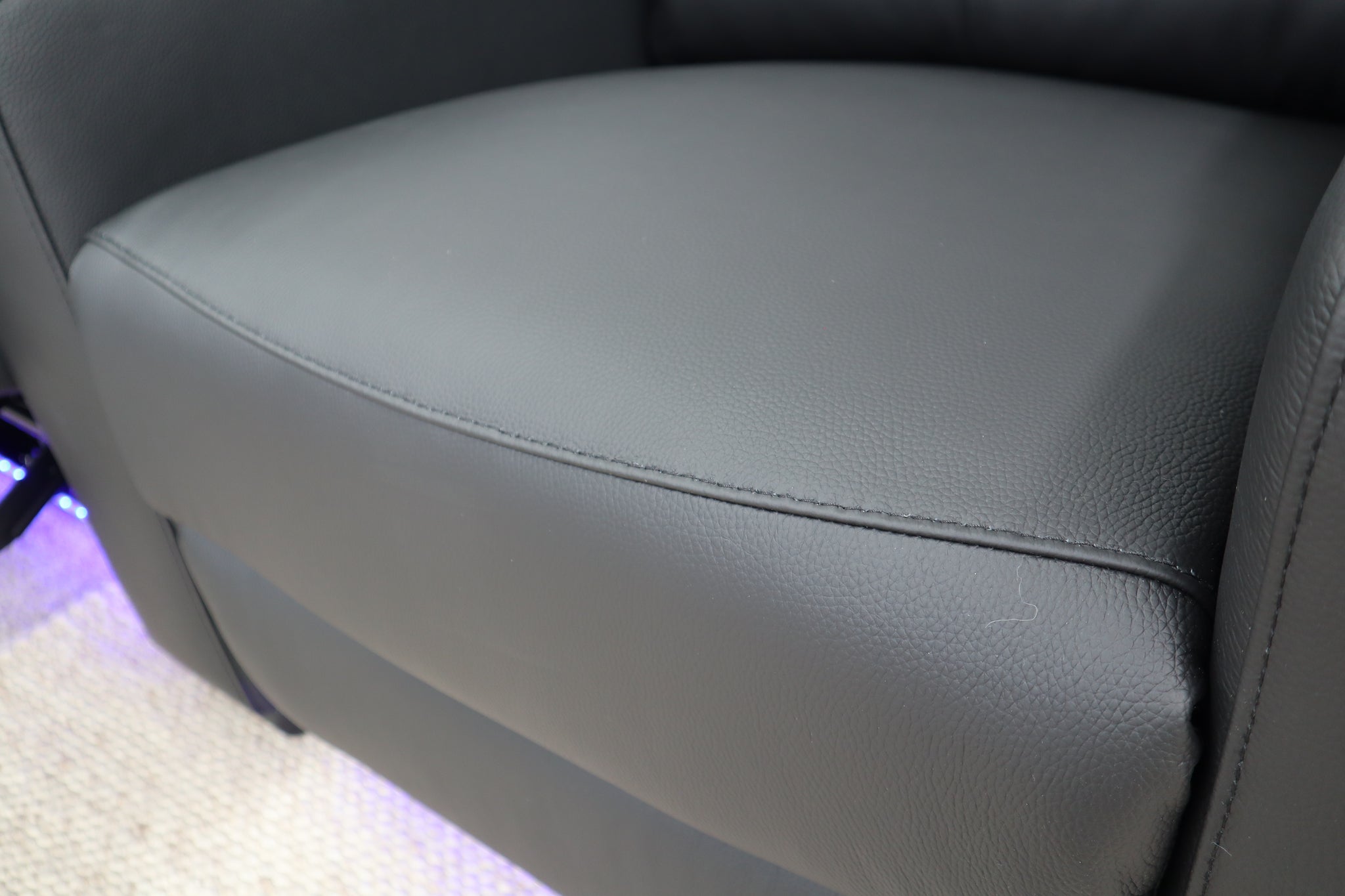 MAYFAIR BLACK THEATRE LOUNGE