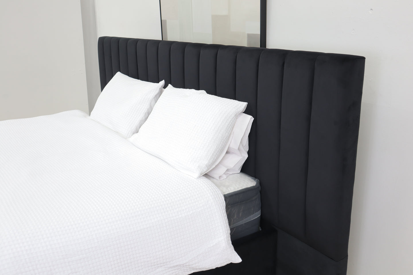 SOPHIA BLACK VELVET QUEEN BED
