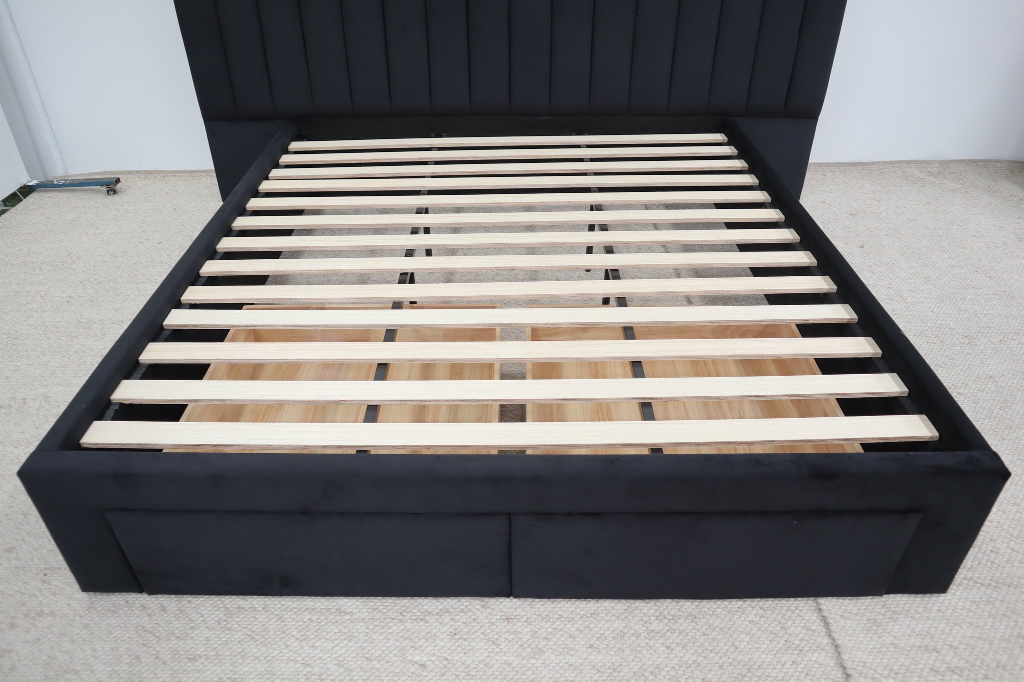 SOPHIA BLACK VELVET QUEEN BED