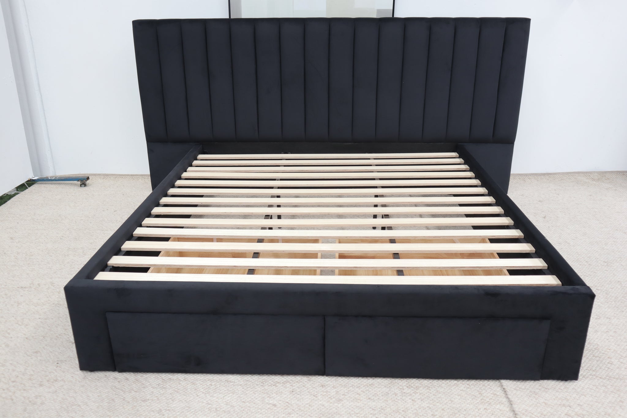 SOPHIA BLACK VELVET QUEEN BED