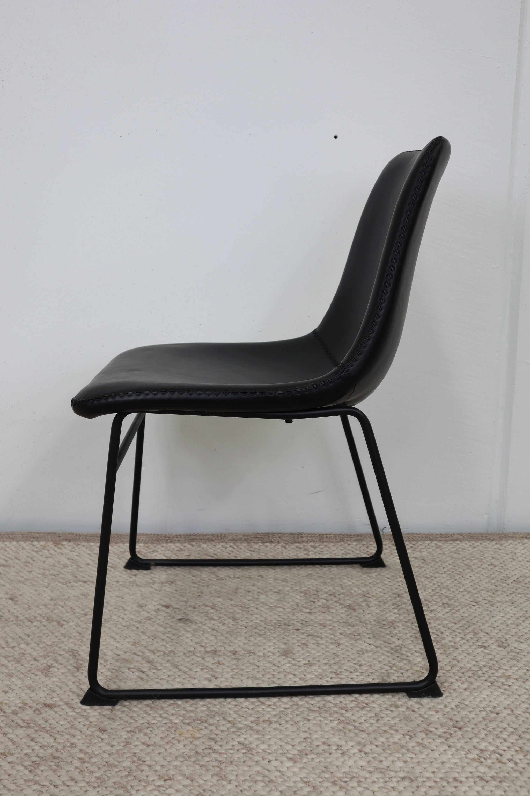 DAVIS BLACK DINING CHAIR