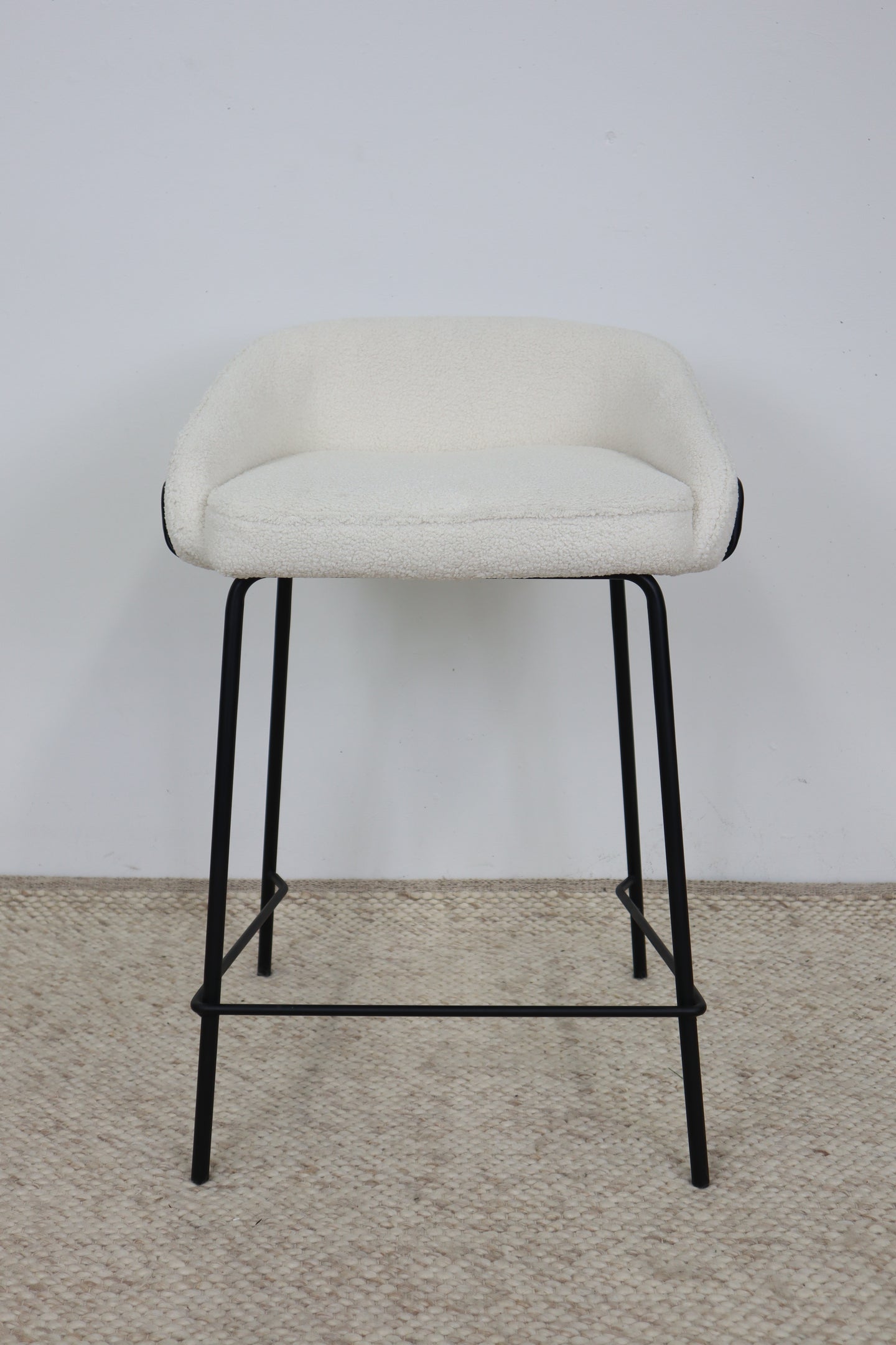 BASS WHITE BAR STOOL