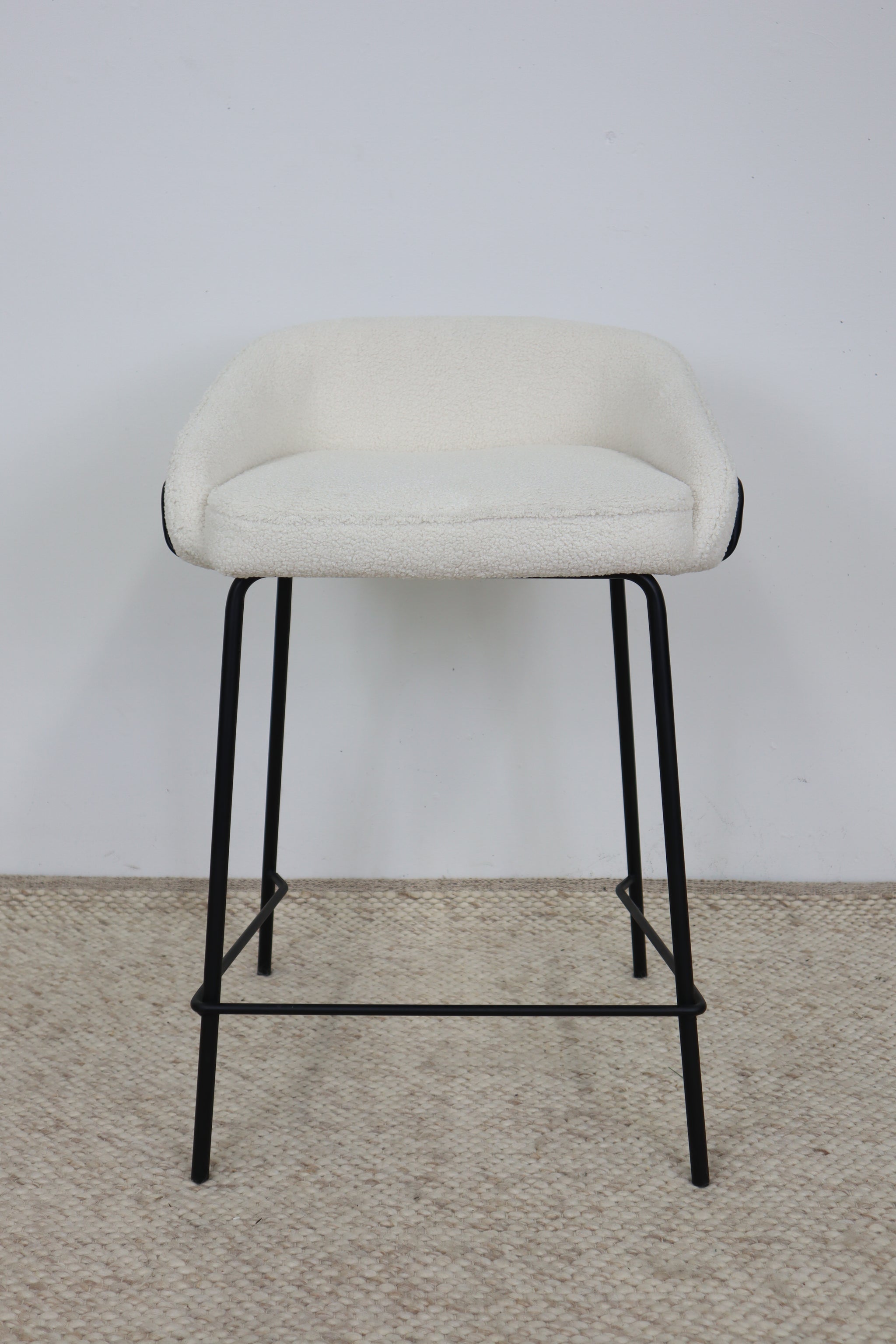 BASS WHITE BAR STOOL