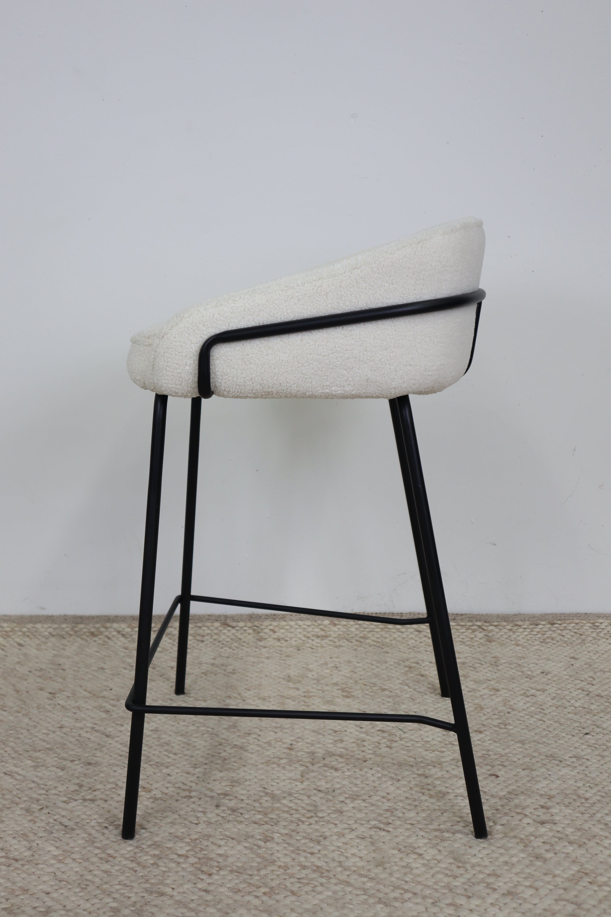 BASS WHITE BAR STOOL