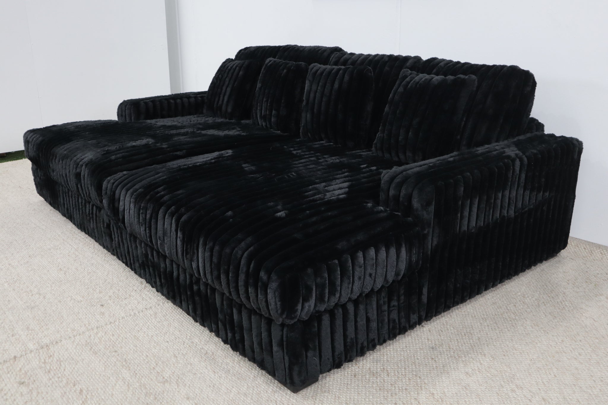 EVE BLACK FAUX FUR LOVESEAT