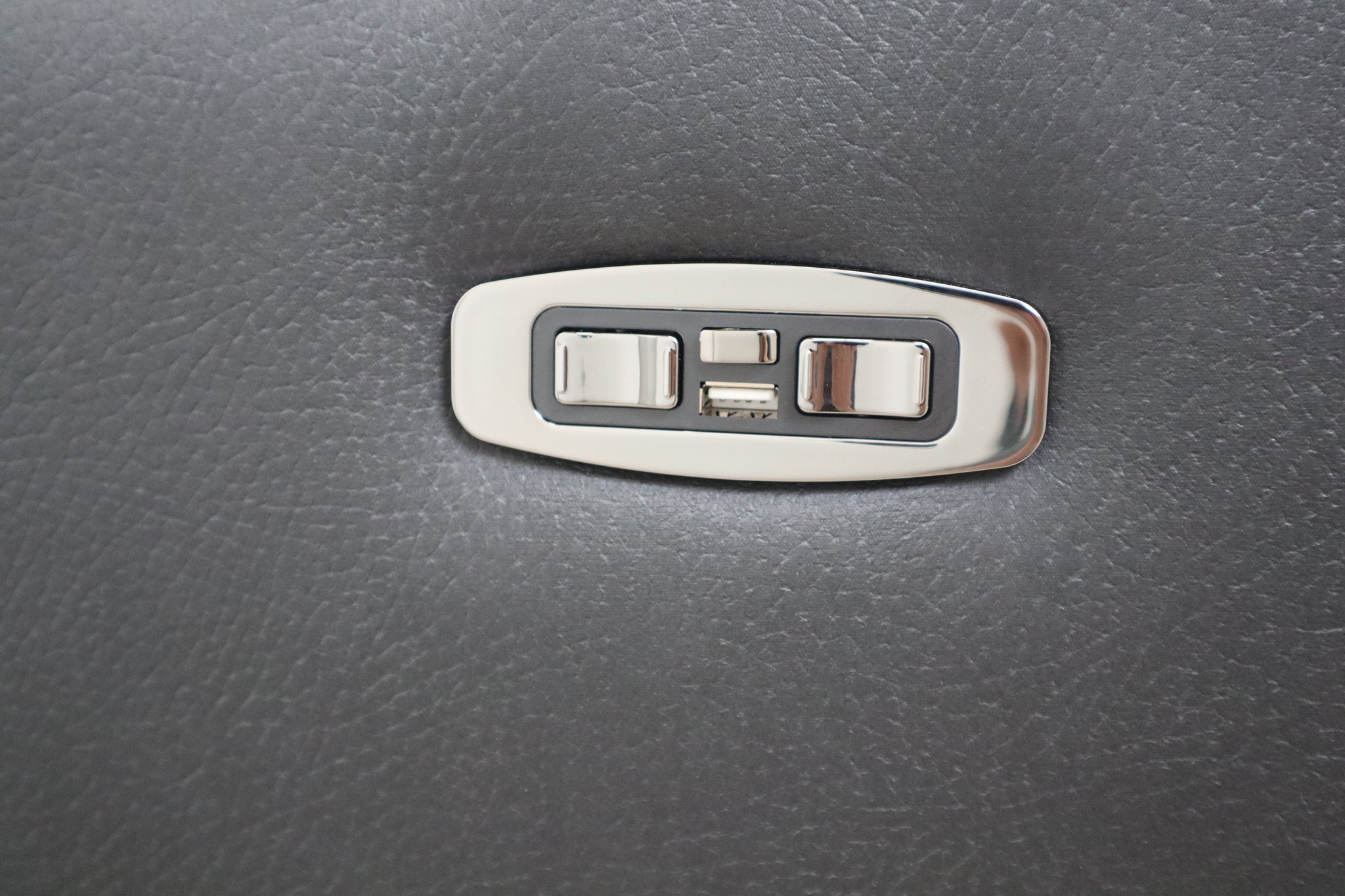LEON BLACK 2 SEATER