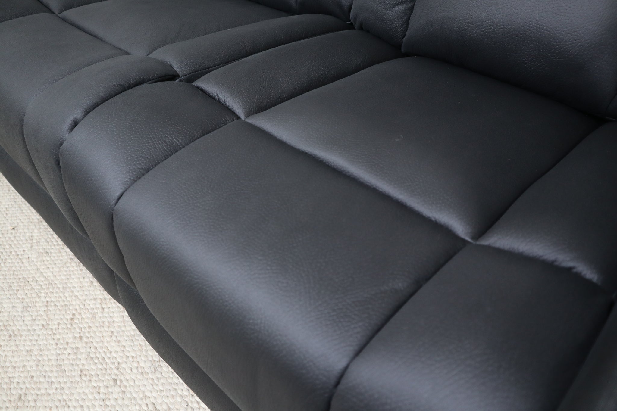 LEON BLACK 2 SEATER
