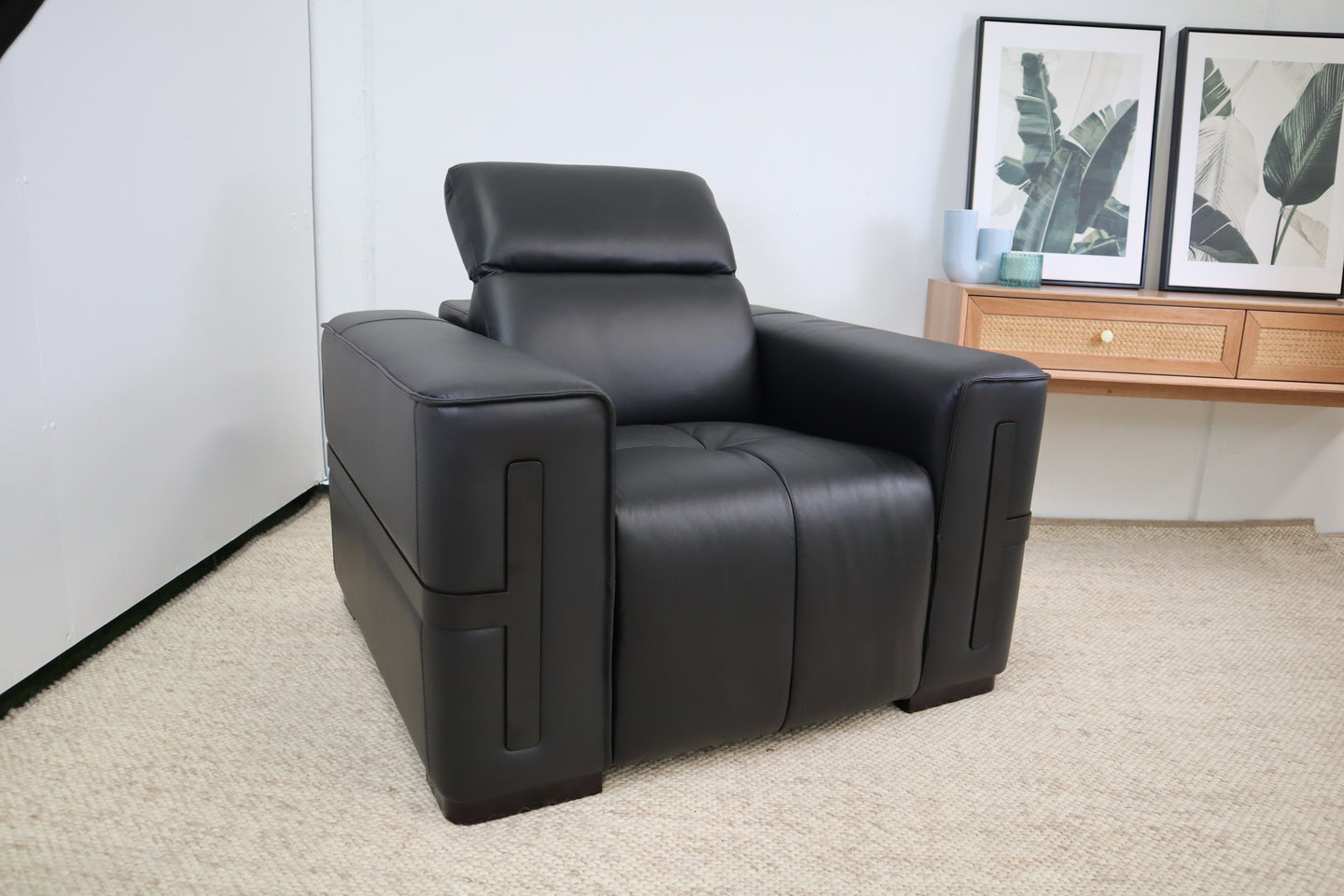 DELTA BLACK LEATHER RECLINER