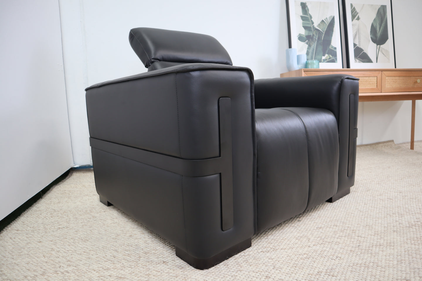 DELTA BLACK LEATHER RECLINER