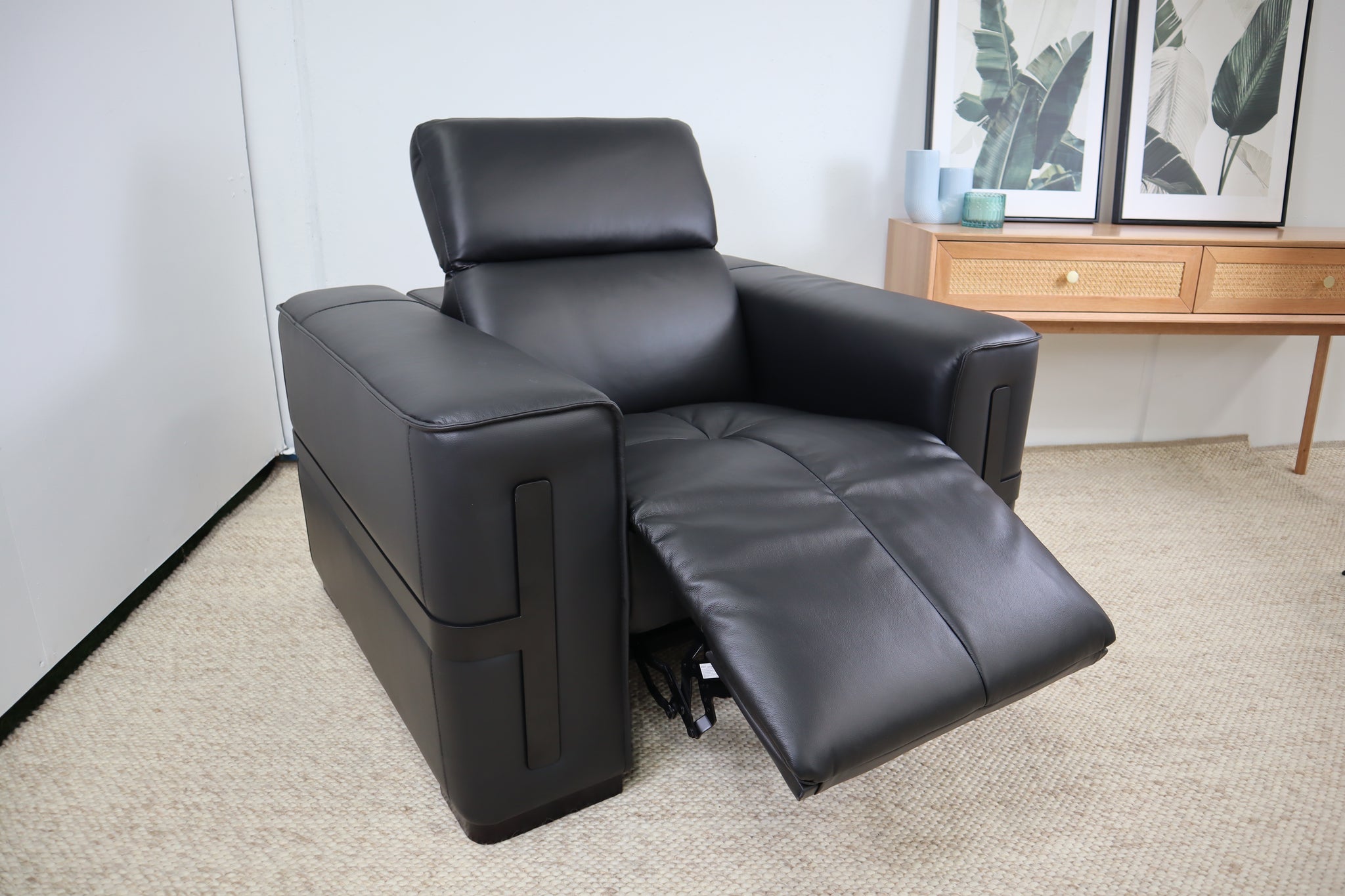 DELTA BLACK LEATHER RECLINER