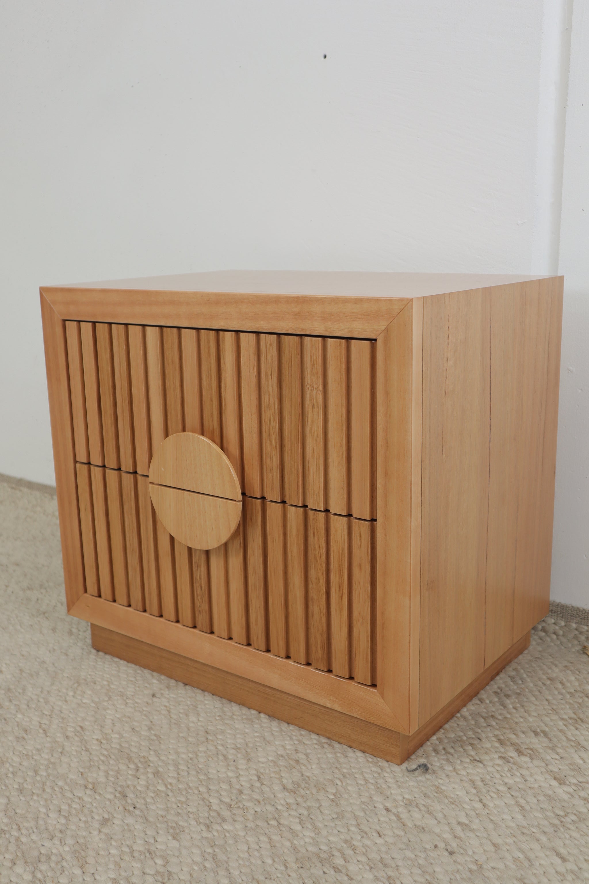OTIS MESSMATE BEDSIDE TABLE