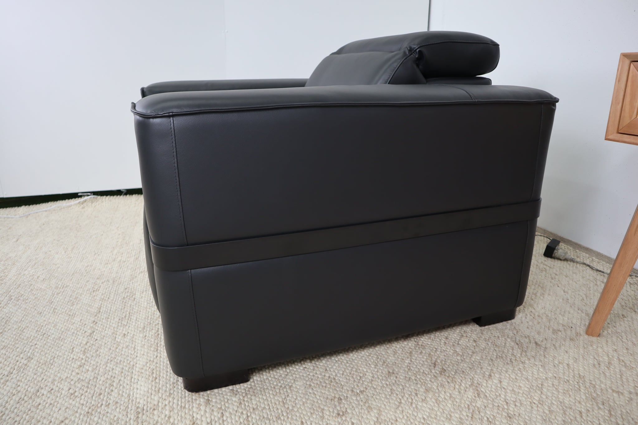 DELTA BLACK LEATHER RECLINER